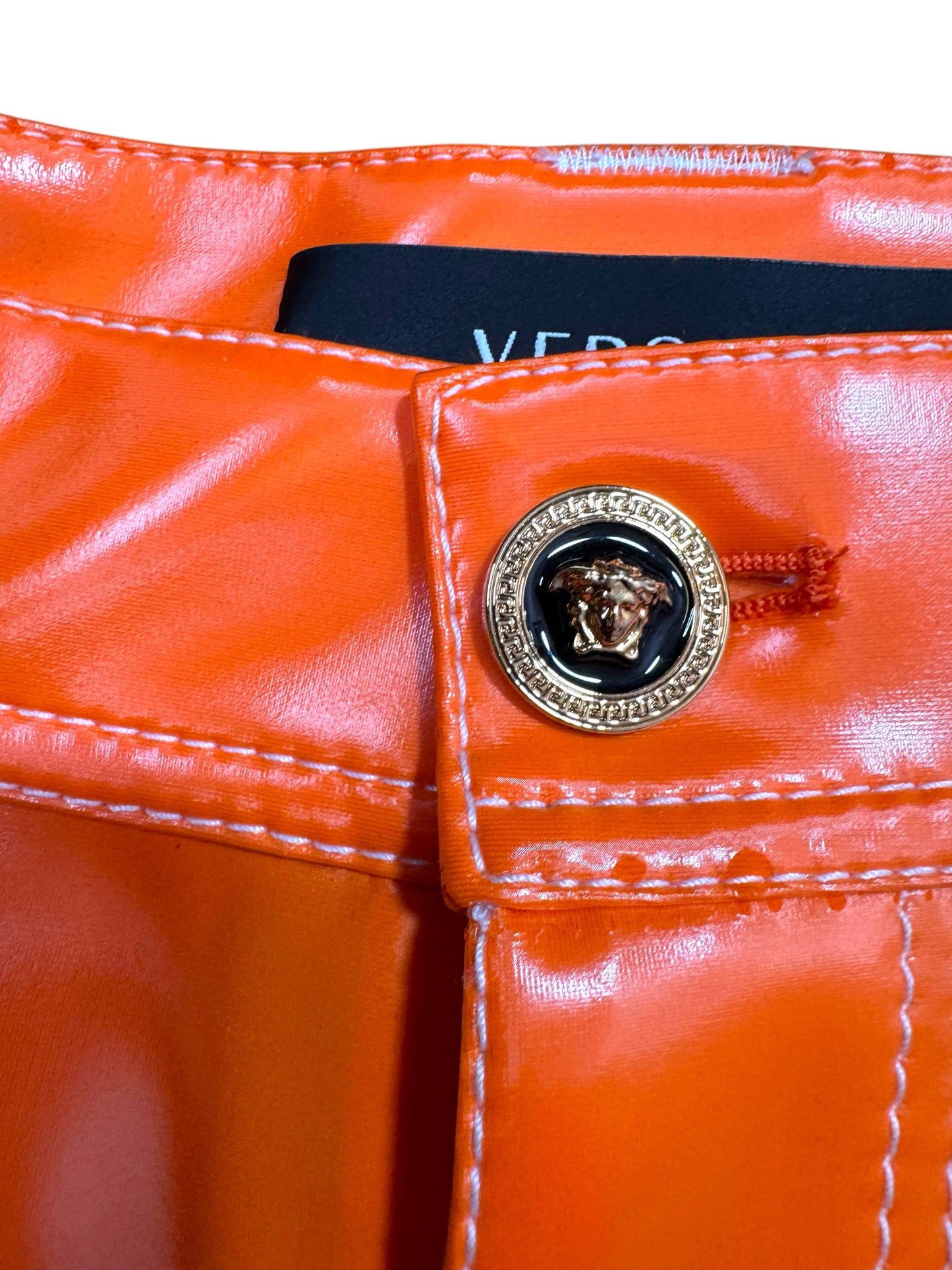 Versace Shorts Uomo Arancione – Effetto Lucido Gommato – Taglia 48