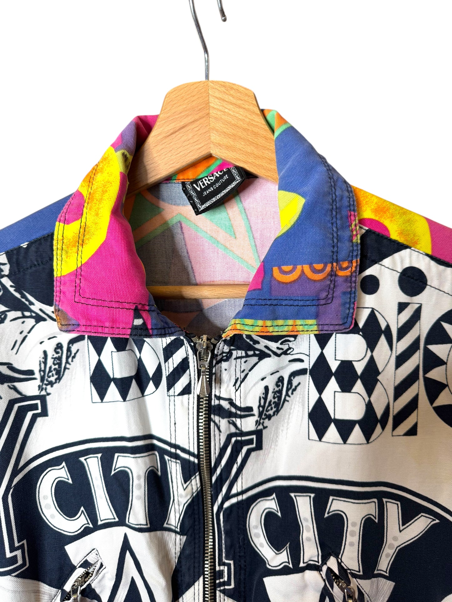 Giacca Vintage Versace Jeans Couture anni ’90 – Stampa NY, taglia S