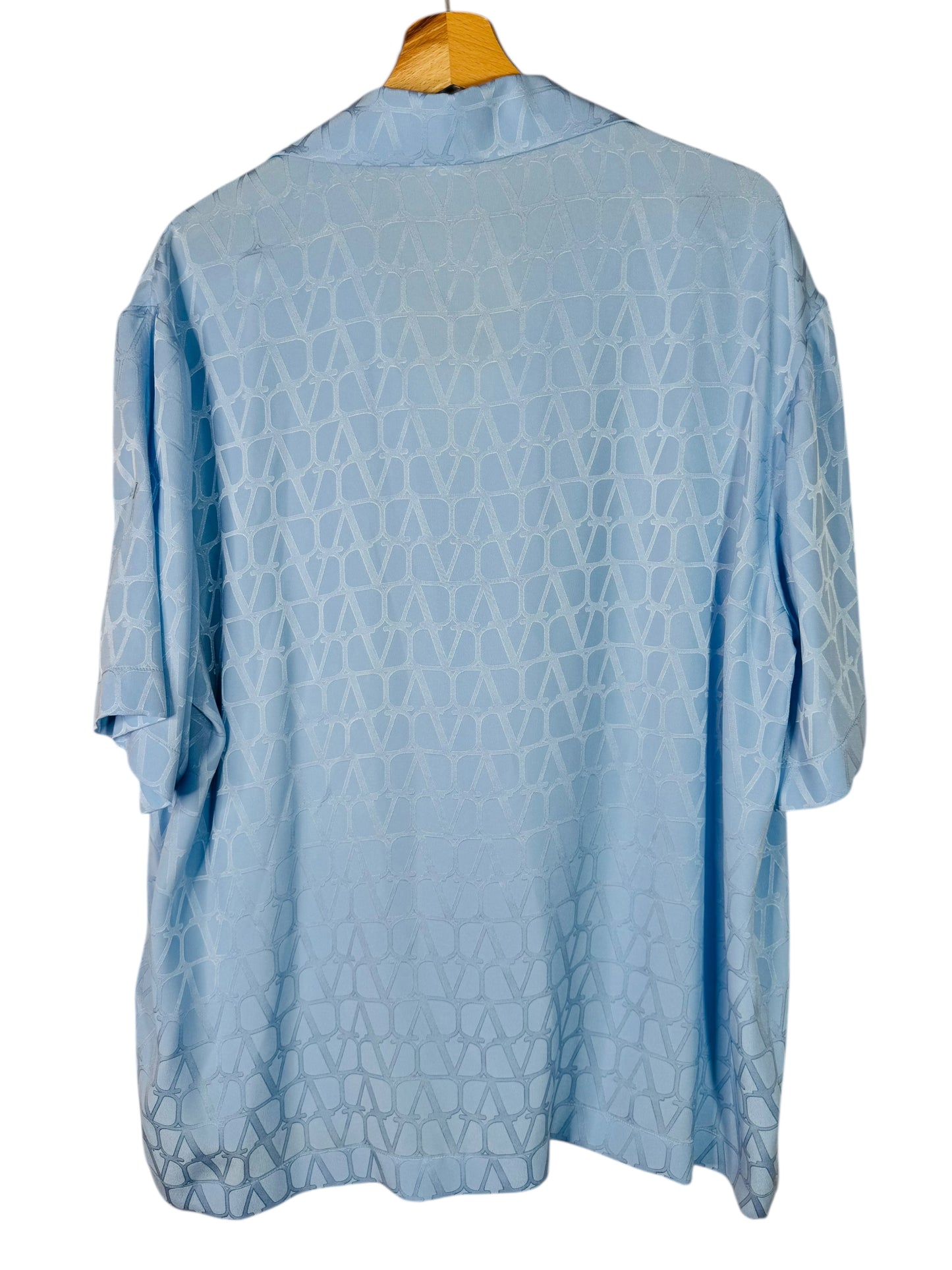Valentino camicia seta azzurra con monogramma V logo tono su tono TG 46