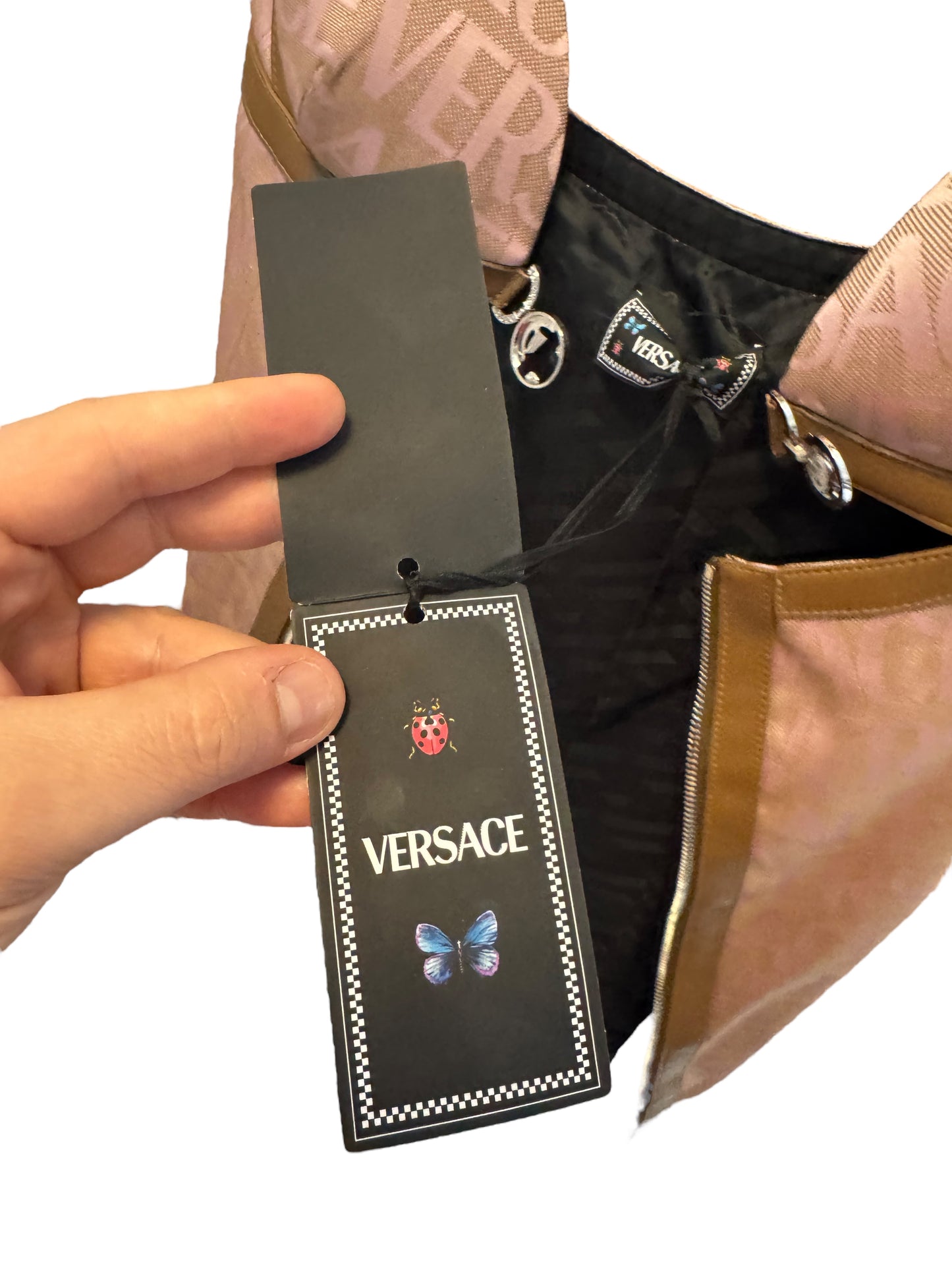 Versace Abito Mini in Tessuto Logato con Dettagli in Pelle e Accessori Iconici Medusa