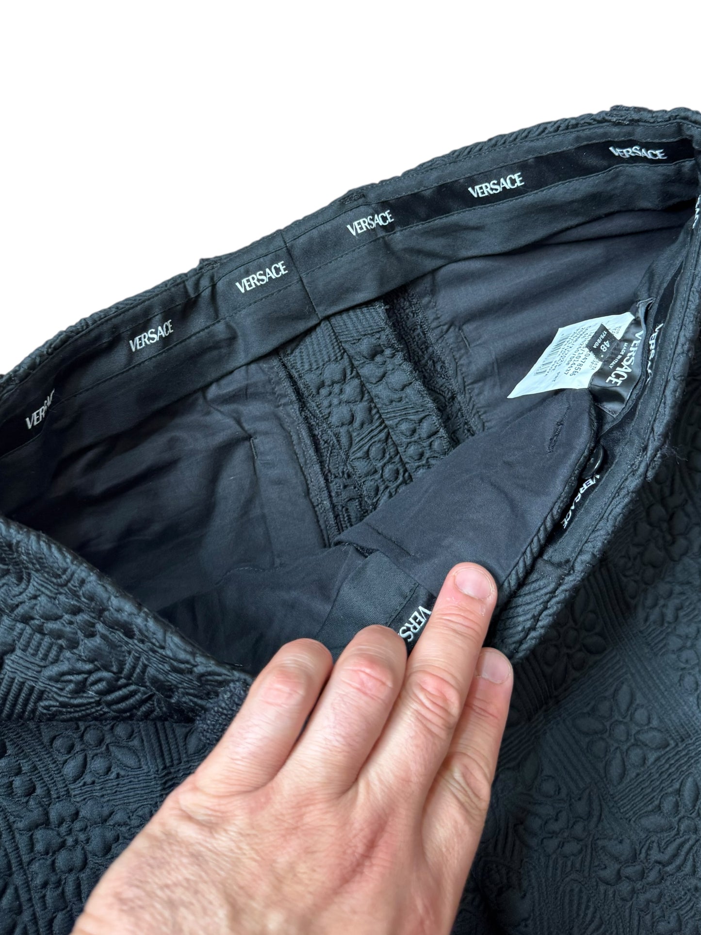 Versace bermuda uomo jacquard nero con motivo floreale – Made in Italy.