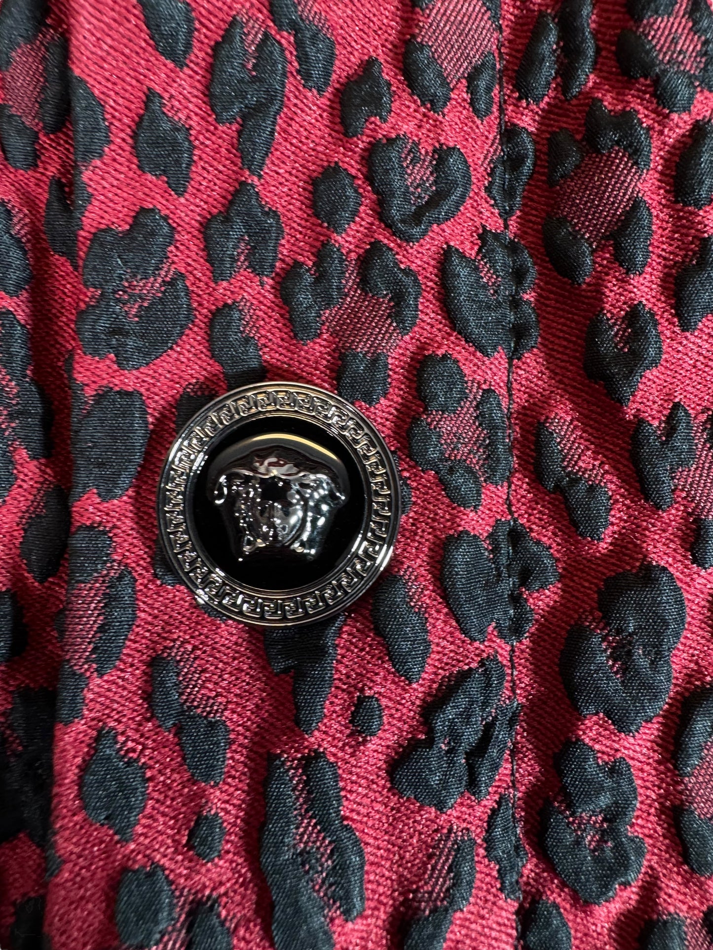 Giacca camicia Versace leopardata rosso/nero in cotone jacquard