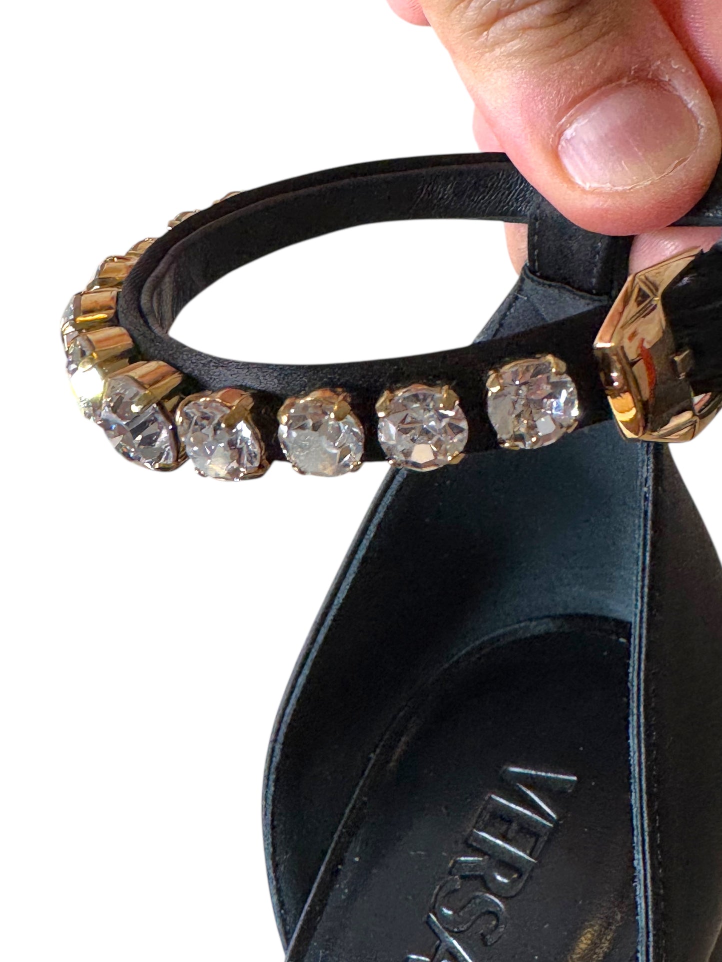 Versace Décolleté in Raso Nero con Plateau, Tacco Largo e Cinturino Gioiello – Taglia 40