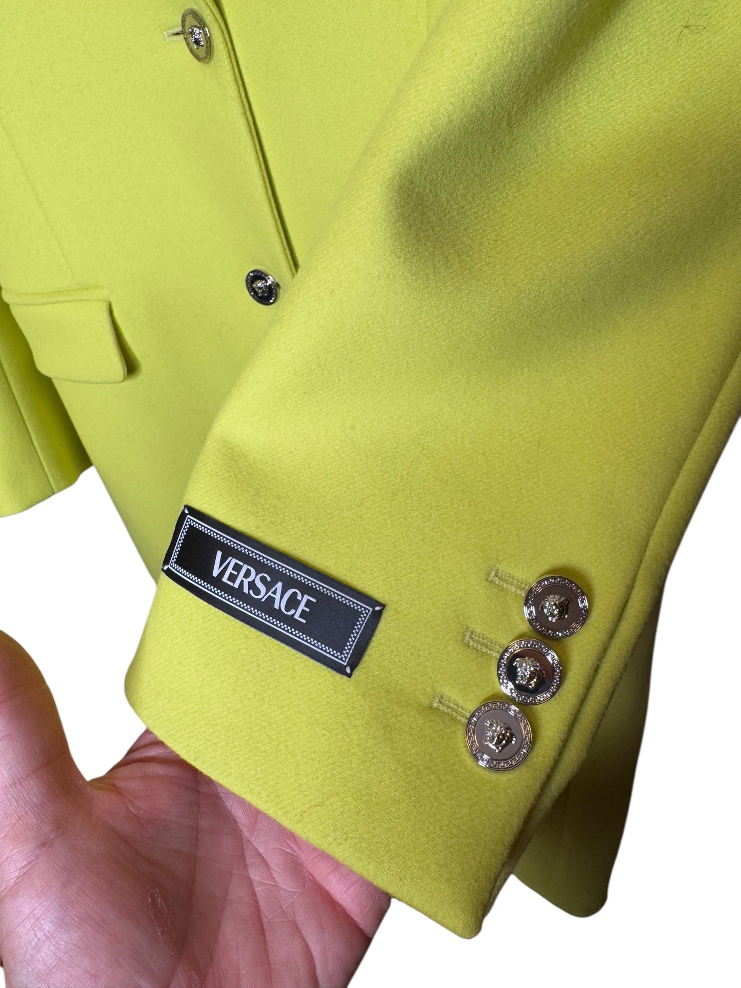 Cappotto lungo Versace giallo fluo in lana con bottoni argento