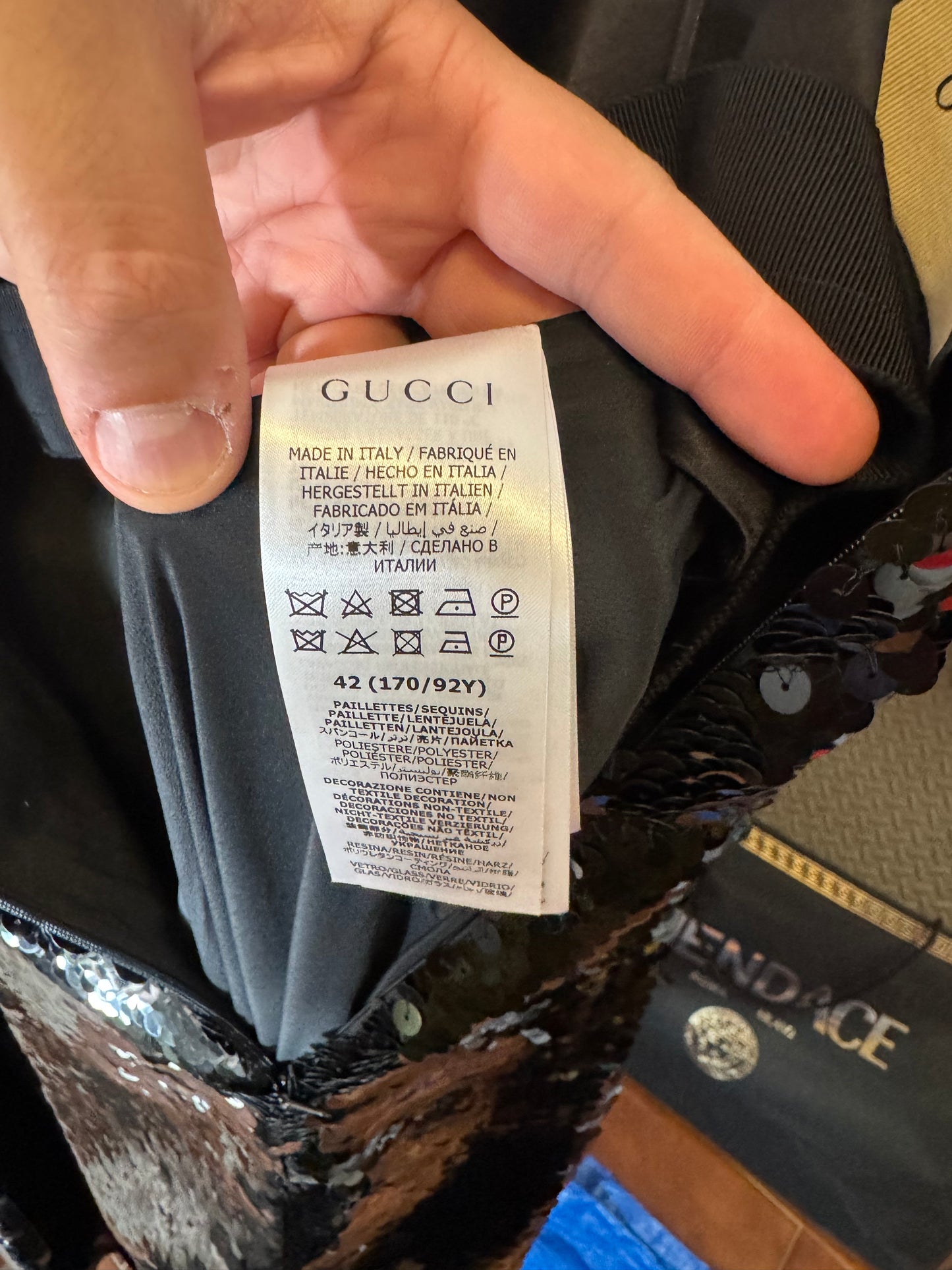 Abito lungo Gucci in seta con paillettes nere e dettagli cuore Made In Italy