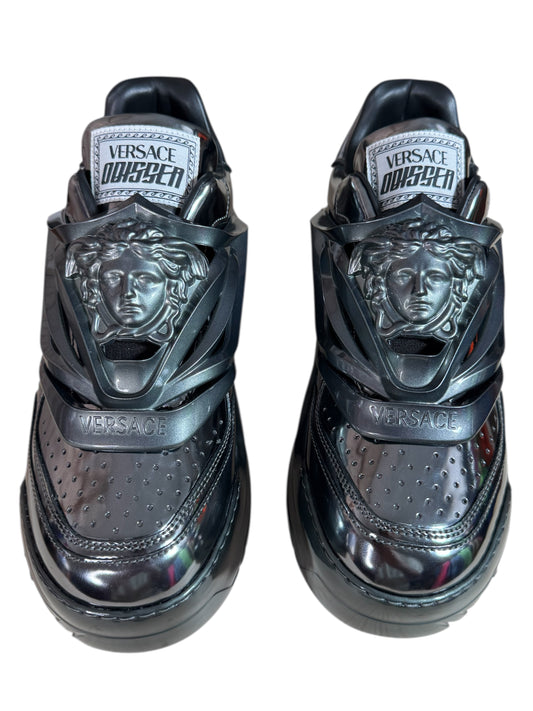 Versace Odissea sneakers grigio scuro metallizzato con logo Medusa 3D – IT 42