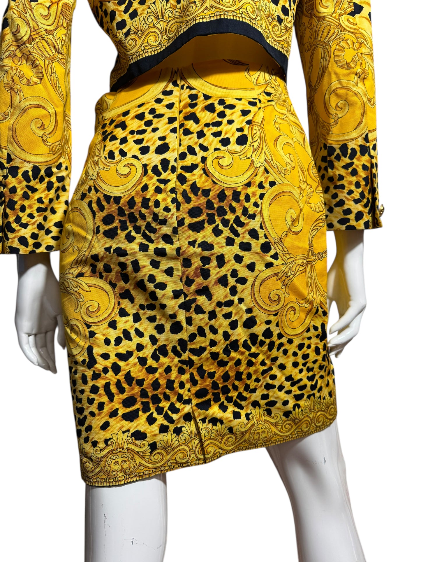 Completo vintage Istante by Gianni Versace anni ’90 – Giacca + Gonna con stampa barocca e animalier