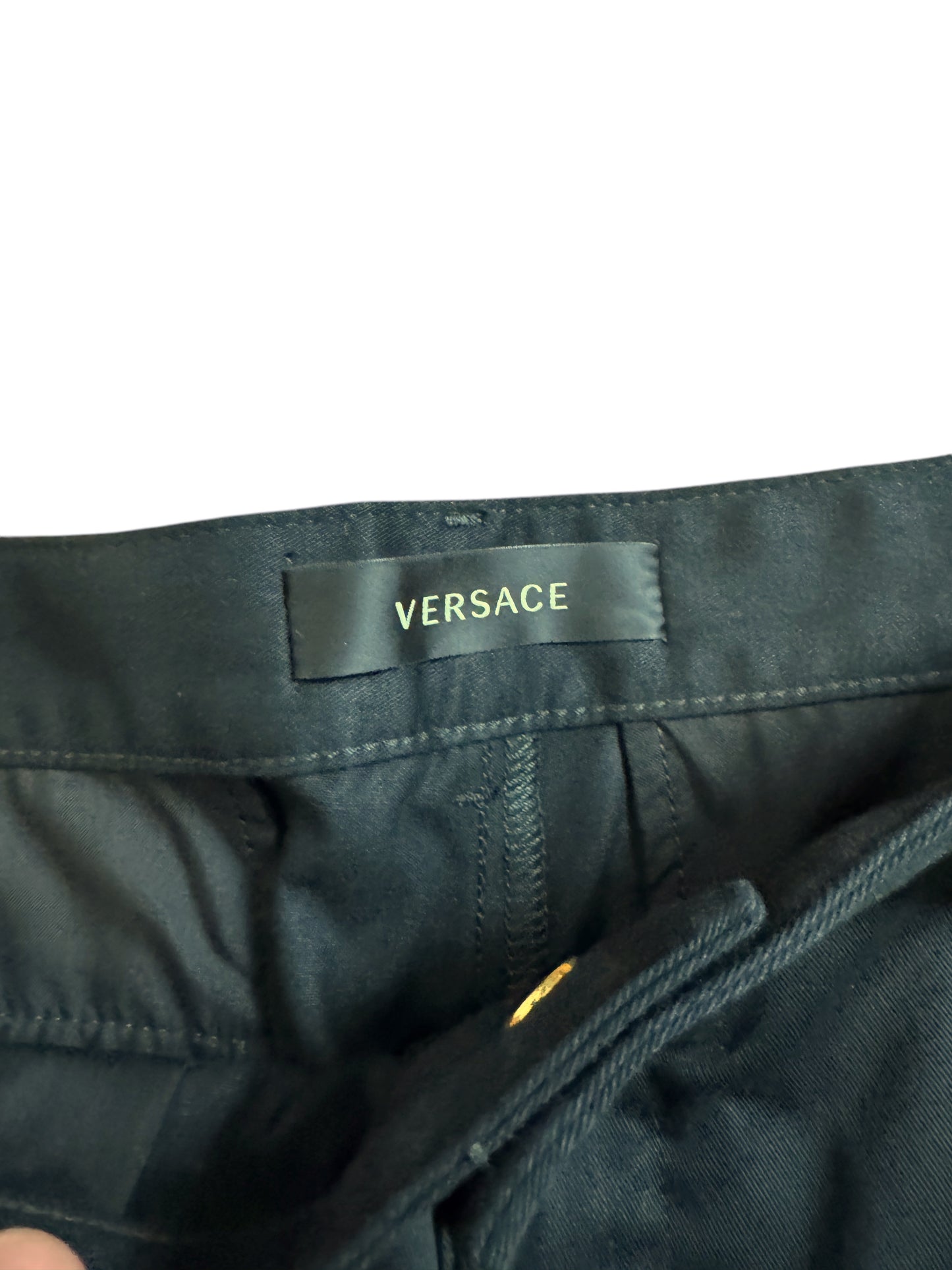 Bermuda Cargo Versace Nero con Stampa Barocco – Taglia 46 – 100% Cotone.