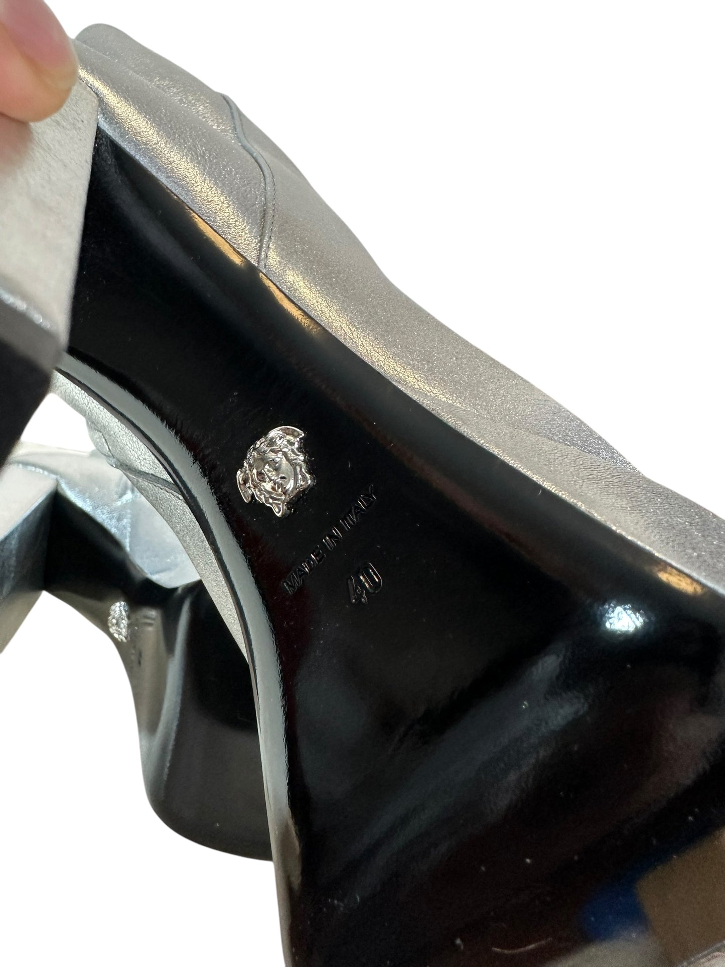 Versace stivaletto in pelle argentata (40)