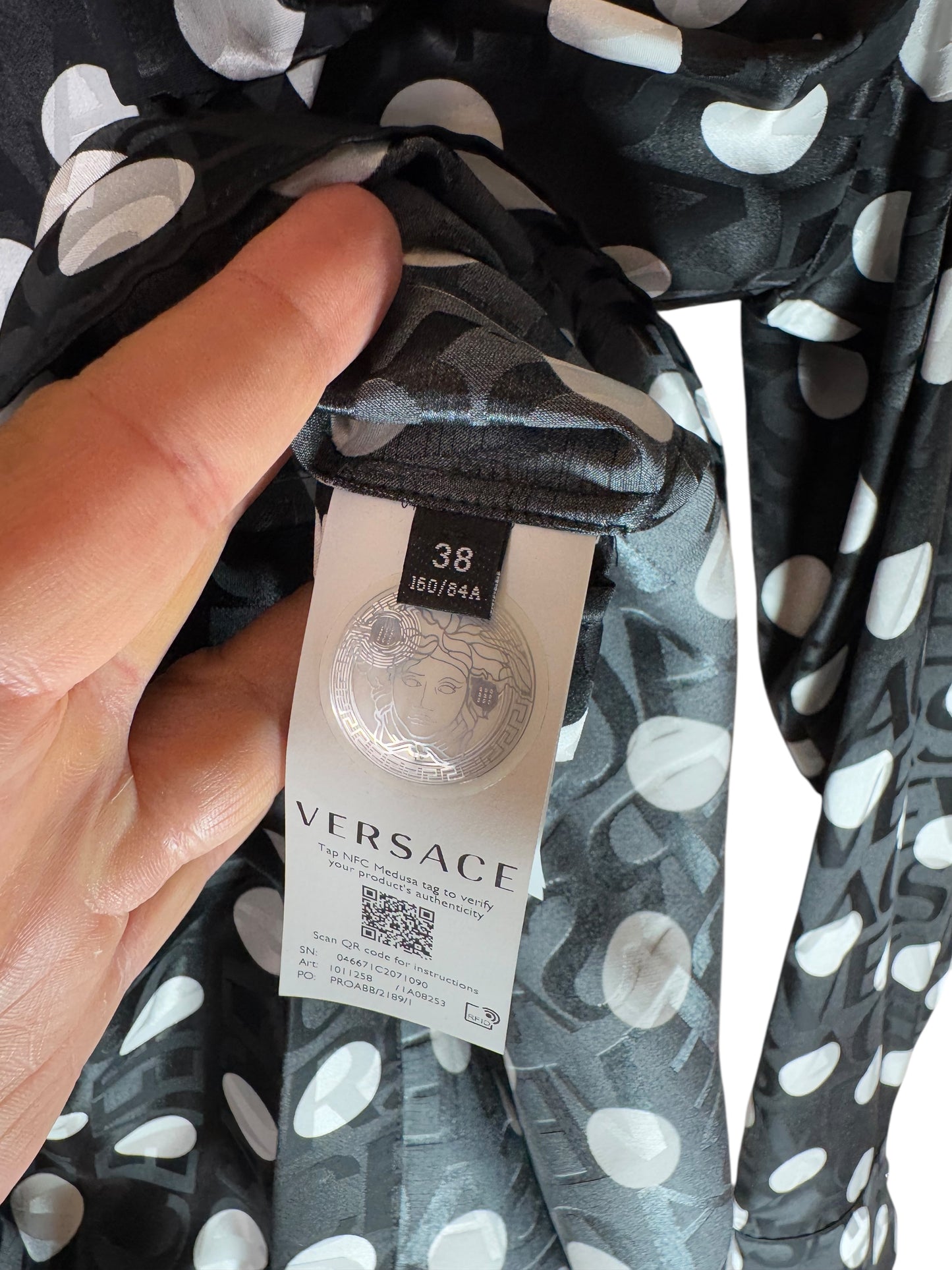 Camicia Versace pois con fiocco e logo jacquard nero bianco TG 38