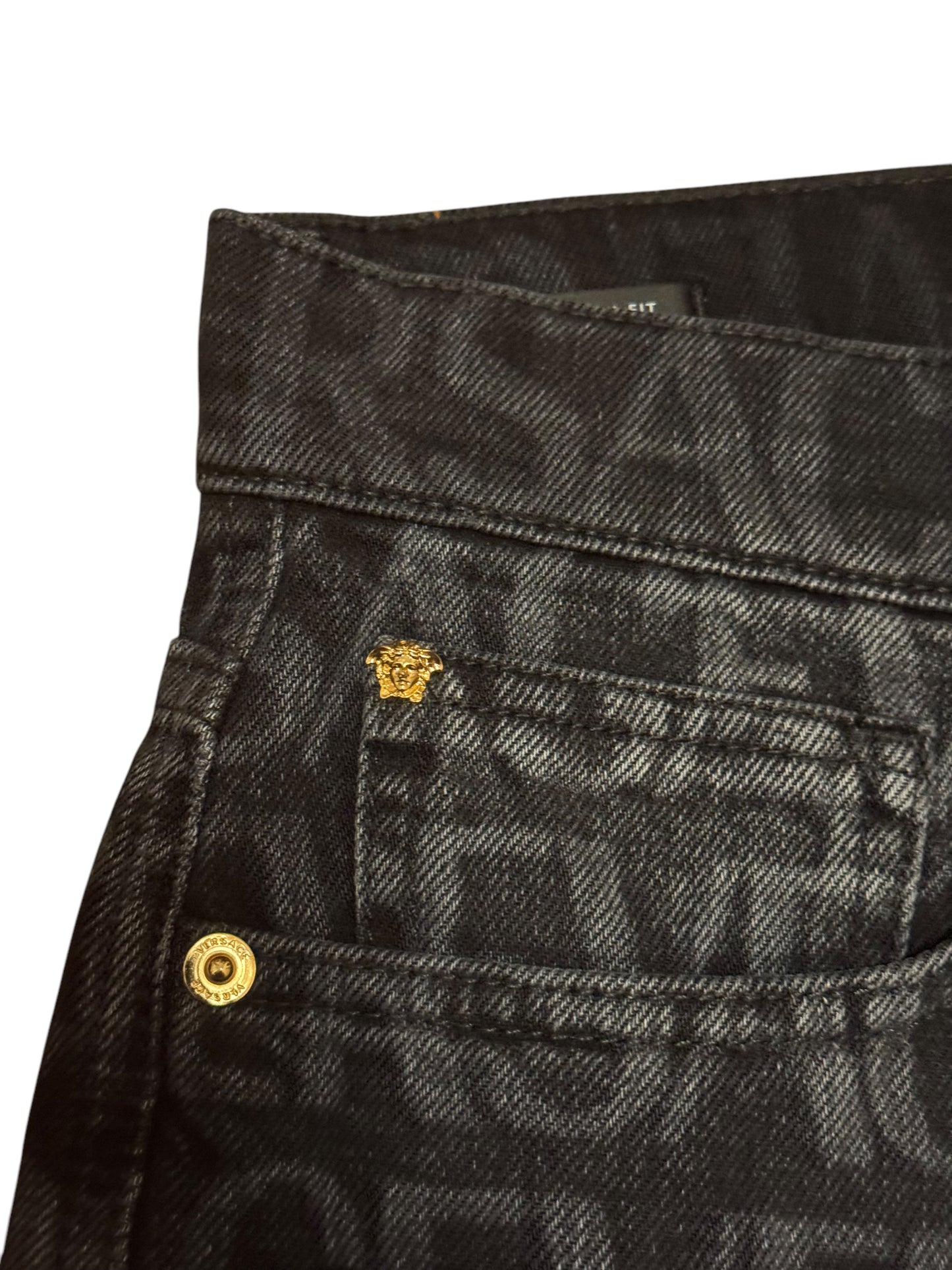 Versace – Jeans in Denim con Monogram All-Over