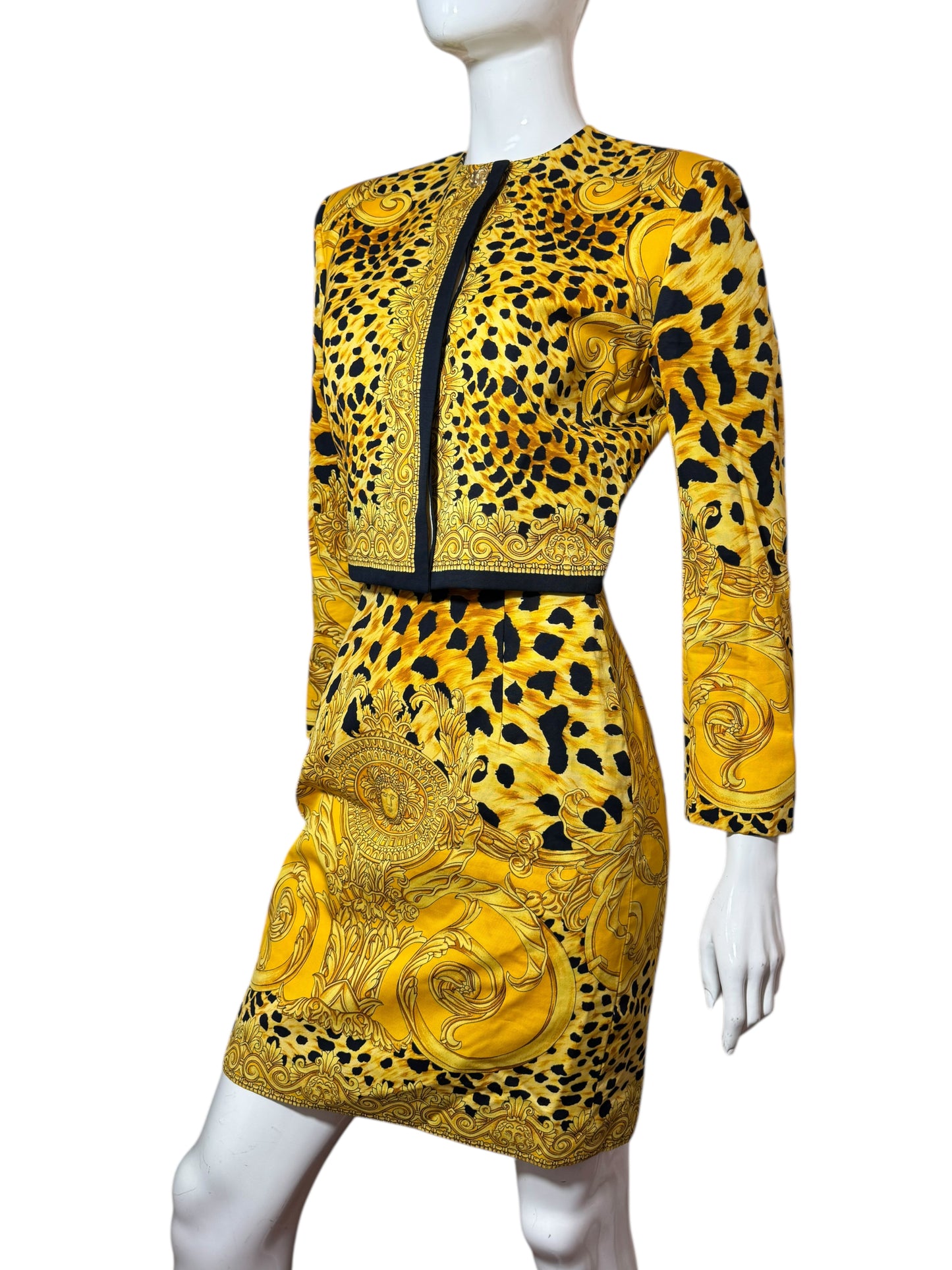 Completo vintage Istante by Gianni Versace anni ’90 – Giacca + Gonna con stampa barocca e animalier