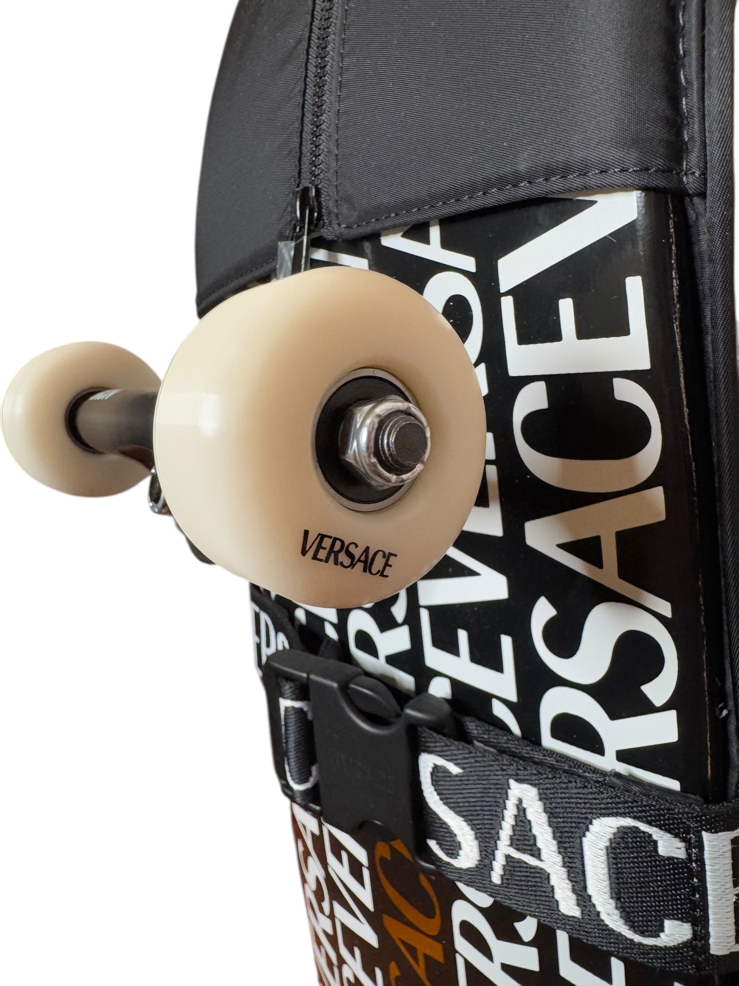 Versace Skateboard Set con Tavola Logo Repeat, Ruote e Custodia
