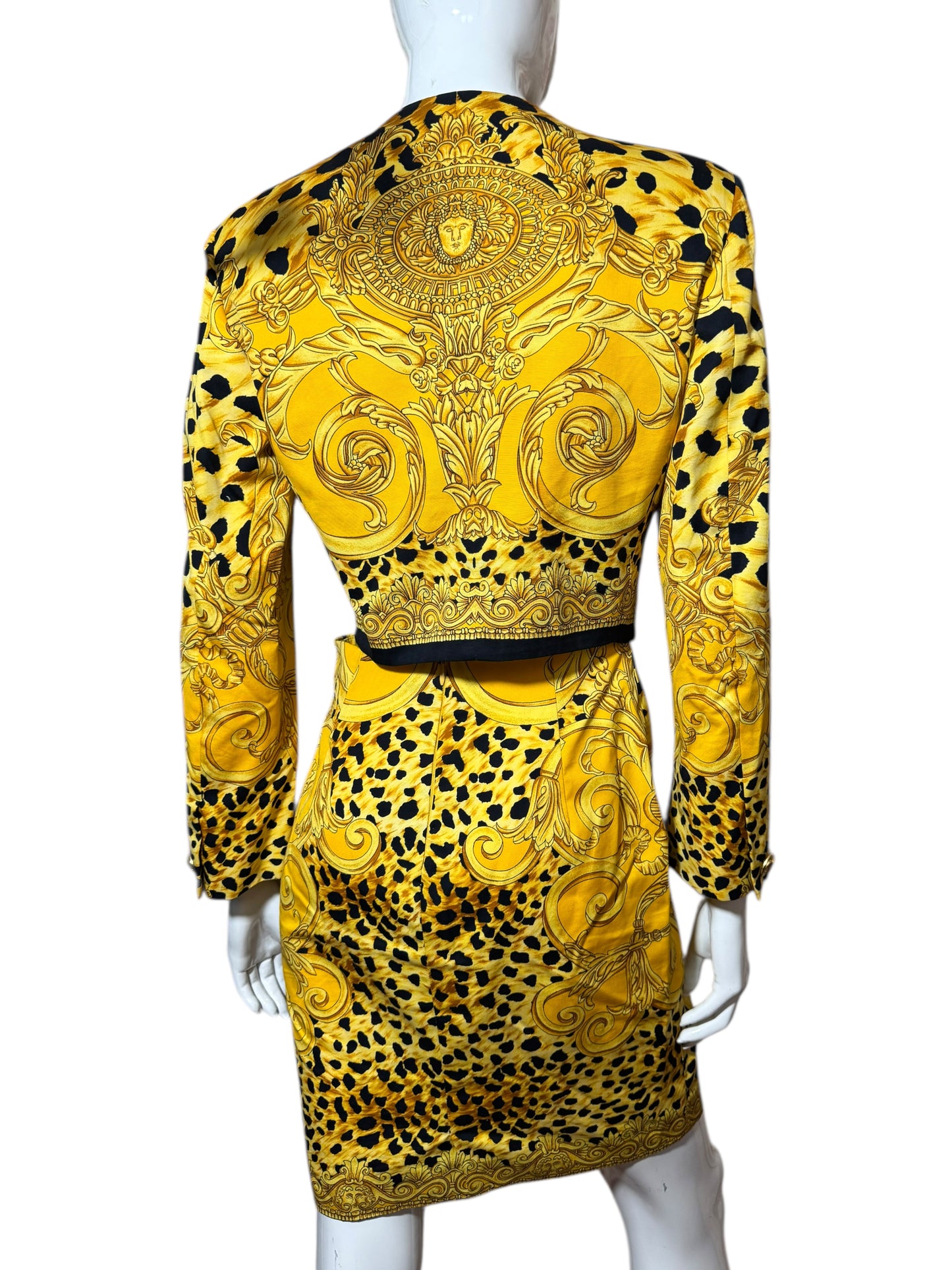 Completo vintage Istante by Gianni Versace anni ’90 – Giacca + Gonna con stampa barocca e animalier