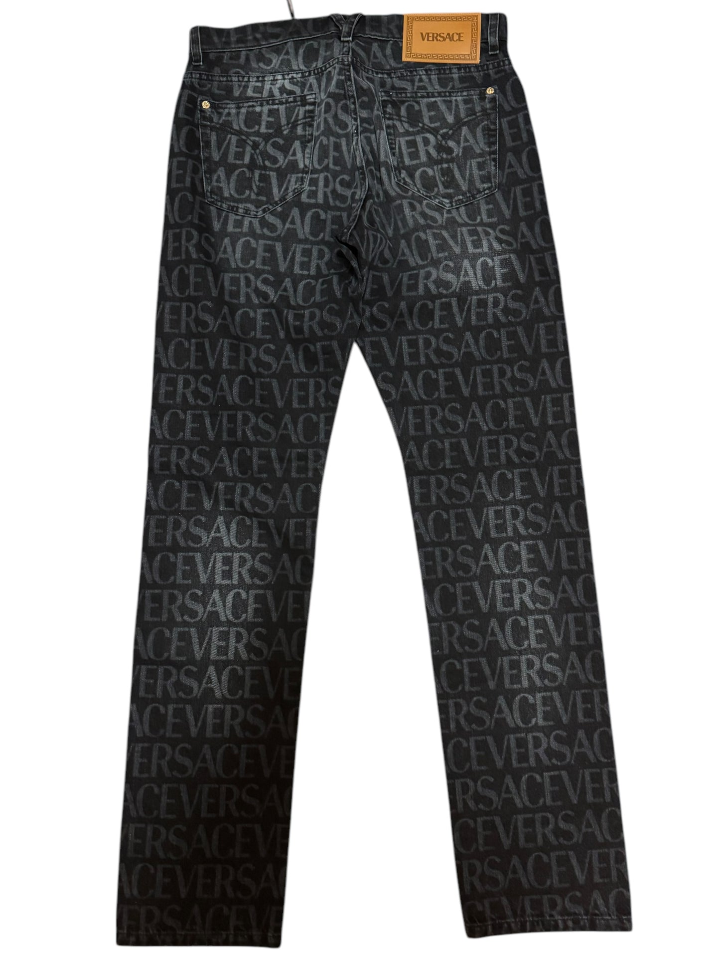 Versace – Jeans in Denim con Monogram All-Over