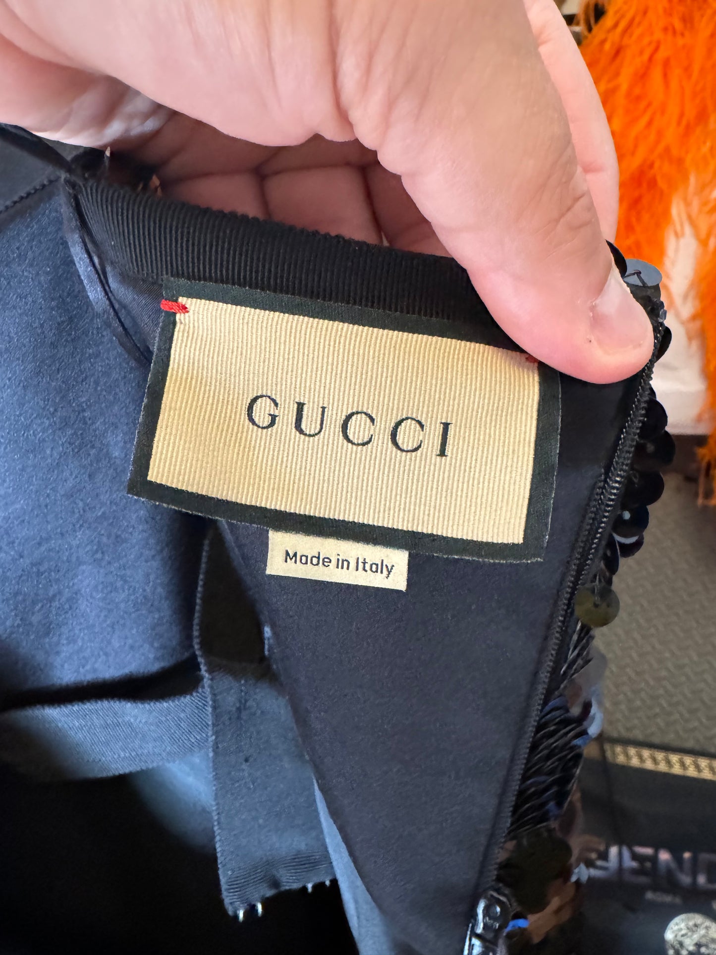 Abito lungo Gucci in seta con paillettes nere e dettagli cuore Made In Italy