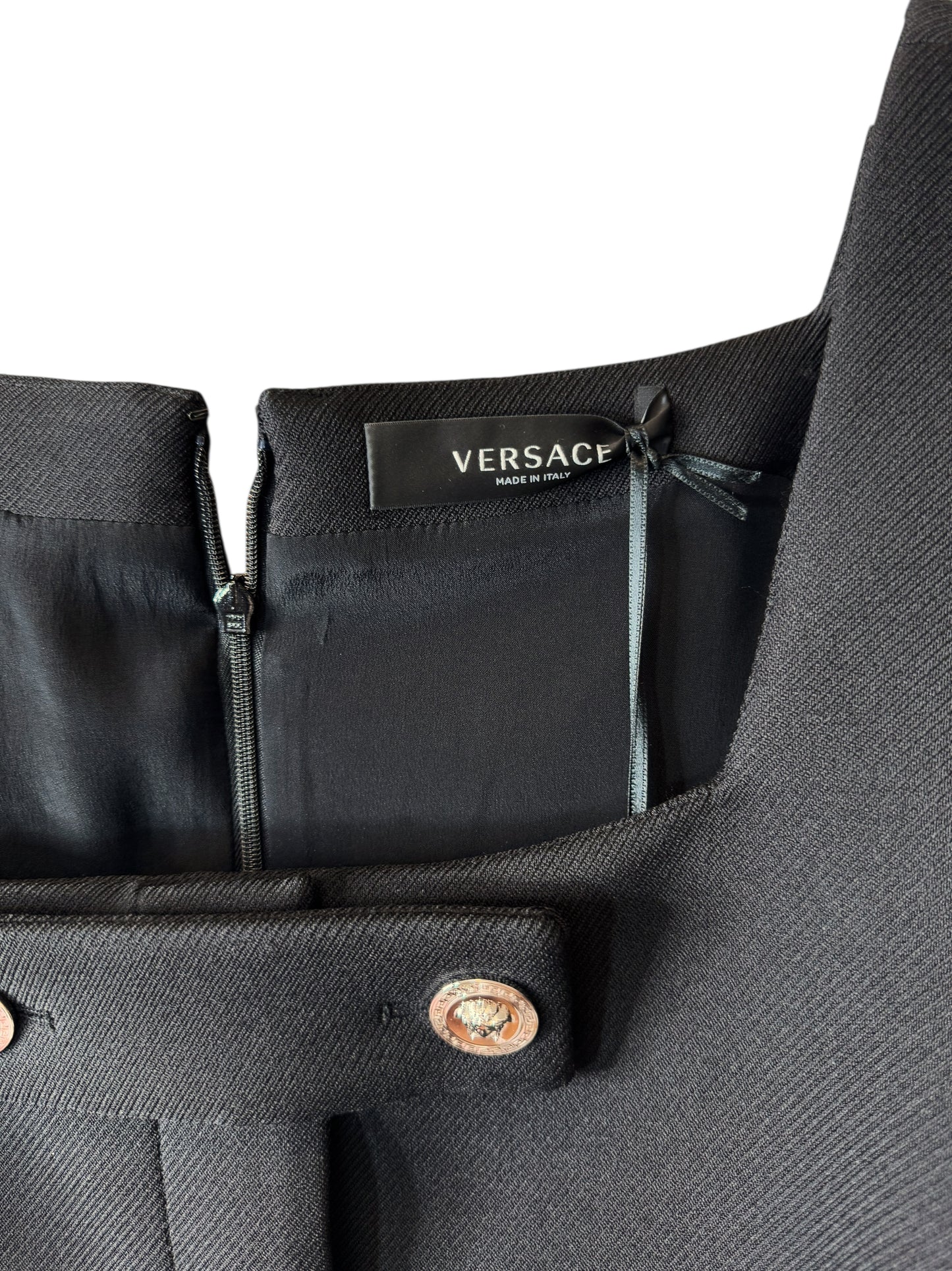 Abito mini nero Versace con bottoni Medusa – Taglia IT 48, Nuovo con etichette
