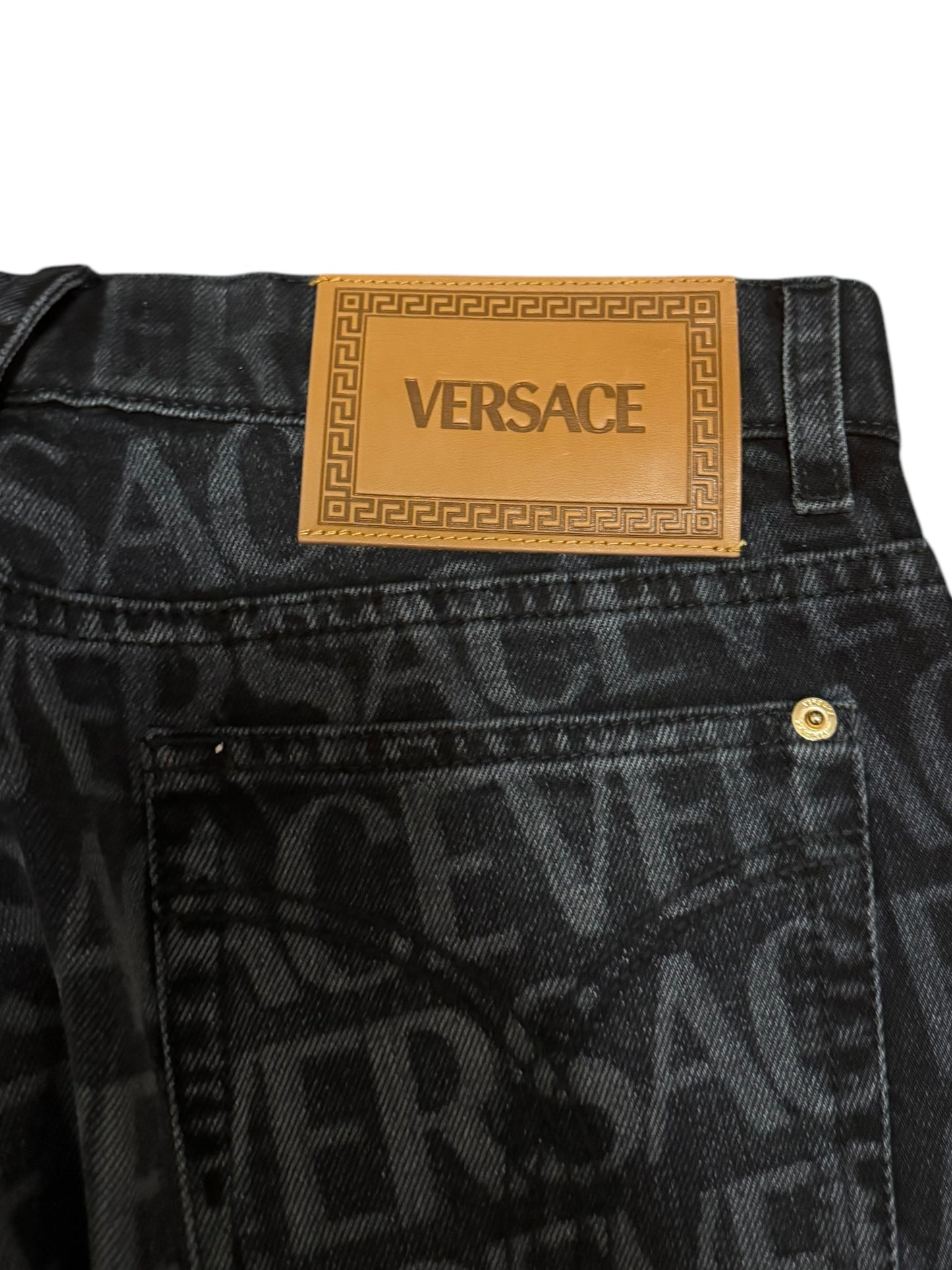 Versace – Jeans in Denim con Monogram All-Over
