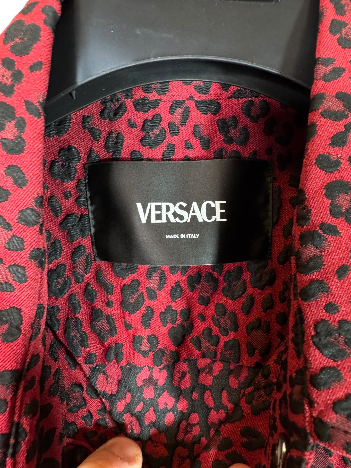 Giacca camicia Versace leopardata rosso/nero in cotone jacquard