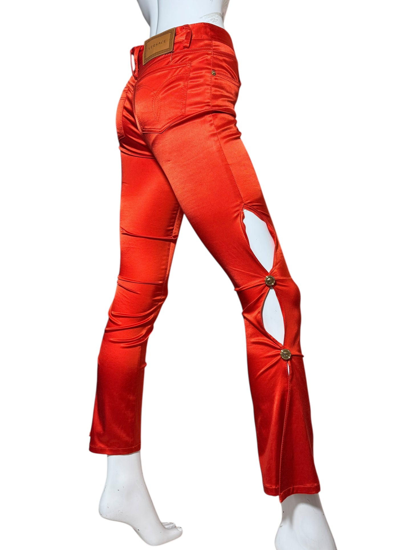 Pantaloni rossi satinati Versace con spacchi laterali e bottoni Medusa – Taglia 38