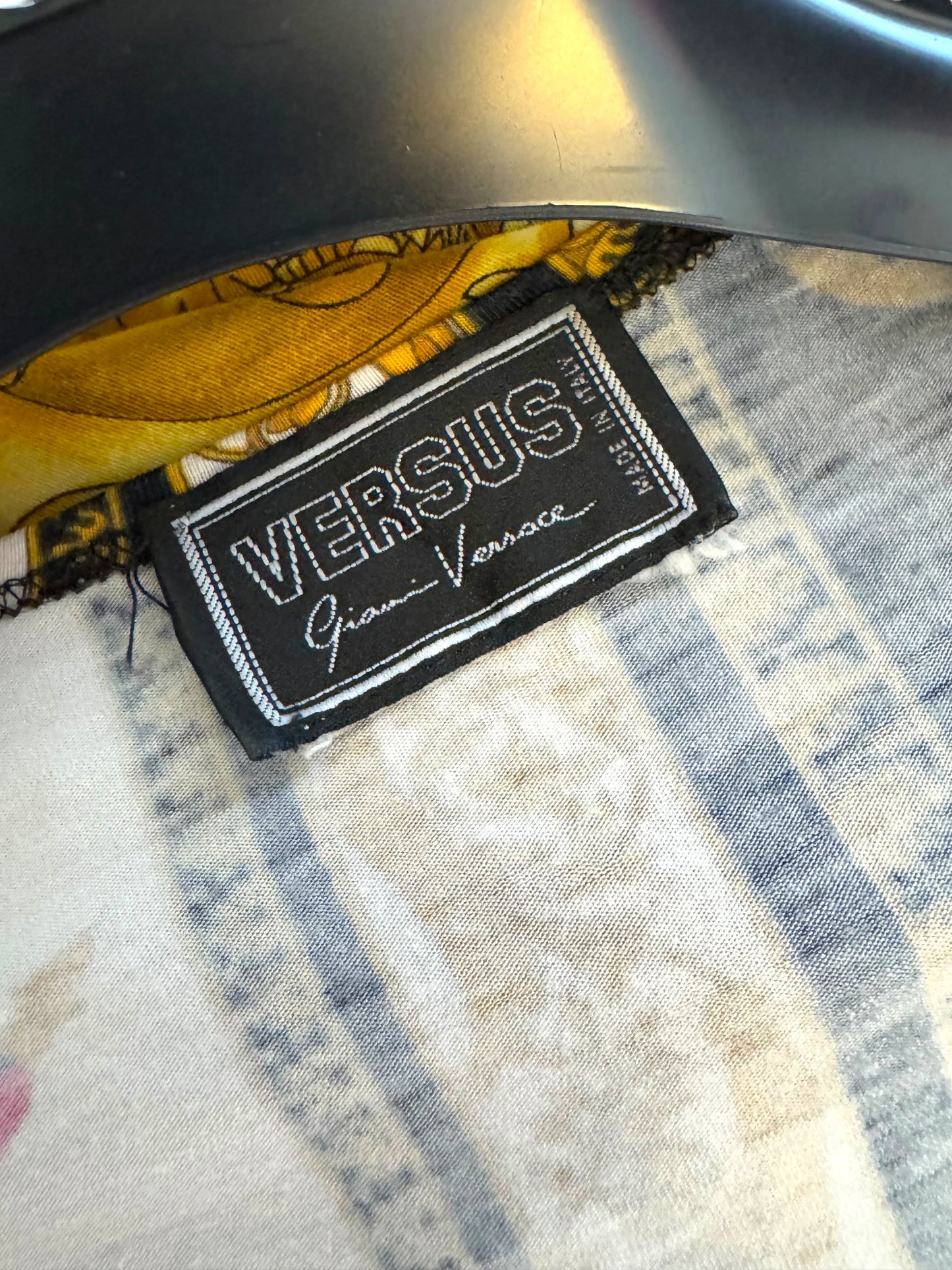 Top vintage Versus Gianni Versace – stampa barocca e bandiere, taglia unica