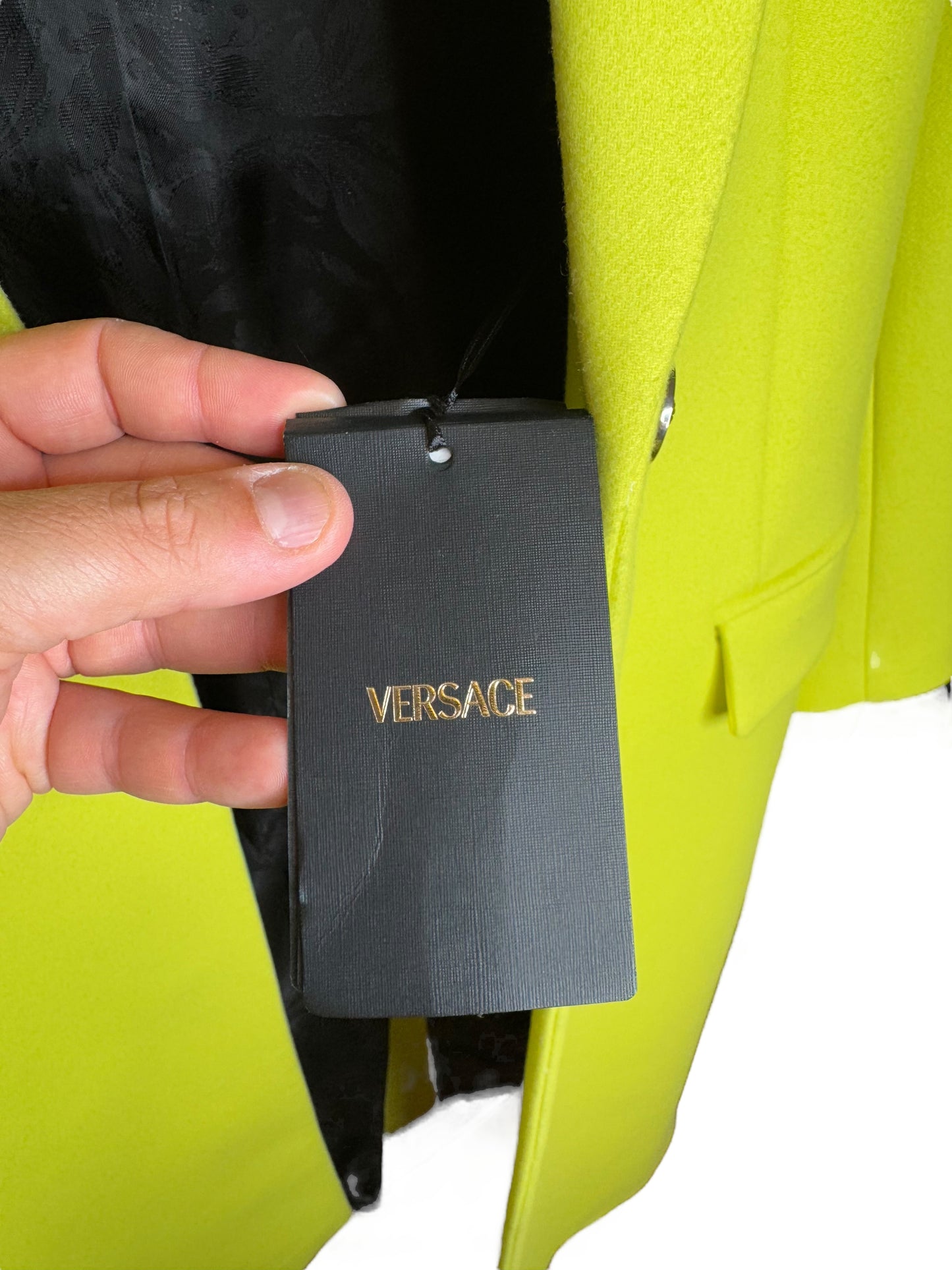 Cappotto lungo Versace giallo fluo in lana con bottoni argento