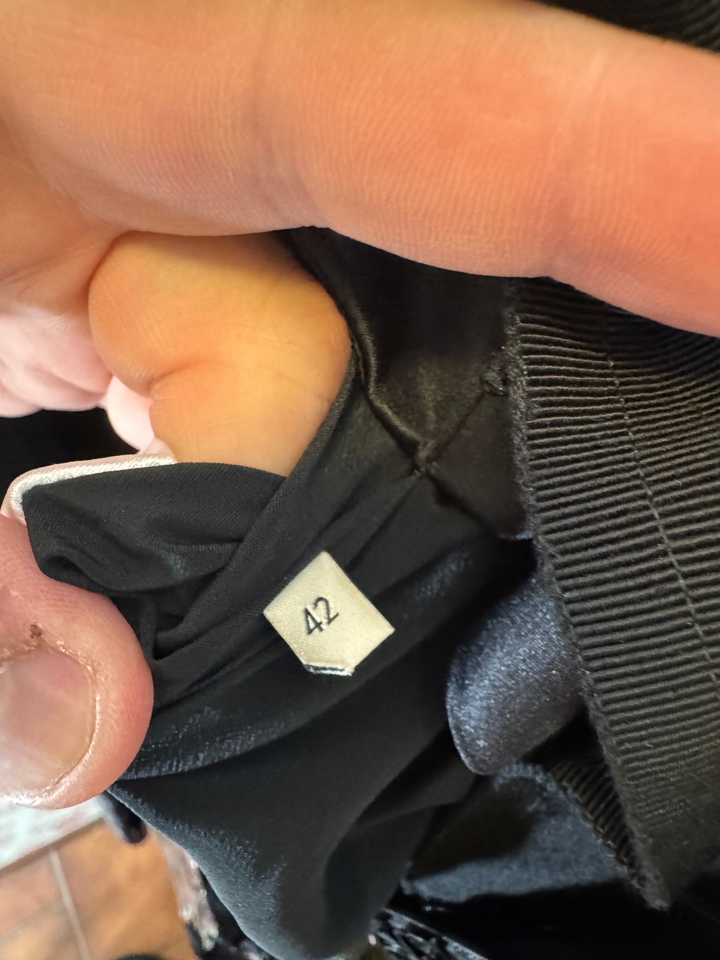 Abito lungo Gucci in seta con paillettes nere e dettagli cuore Made In Italy