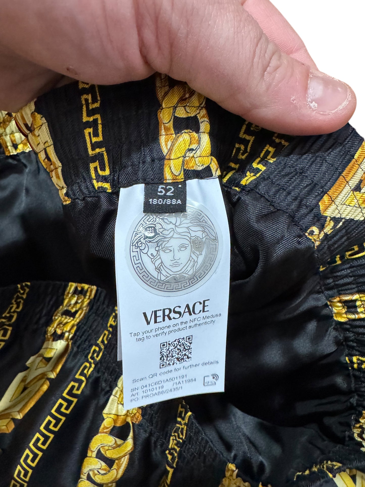 Pantaloncini Gianni Versace in seta con stampa barocca e motivo catena - Taglia 52