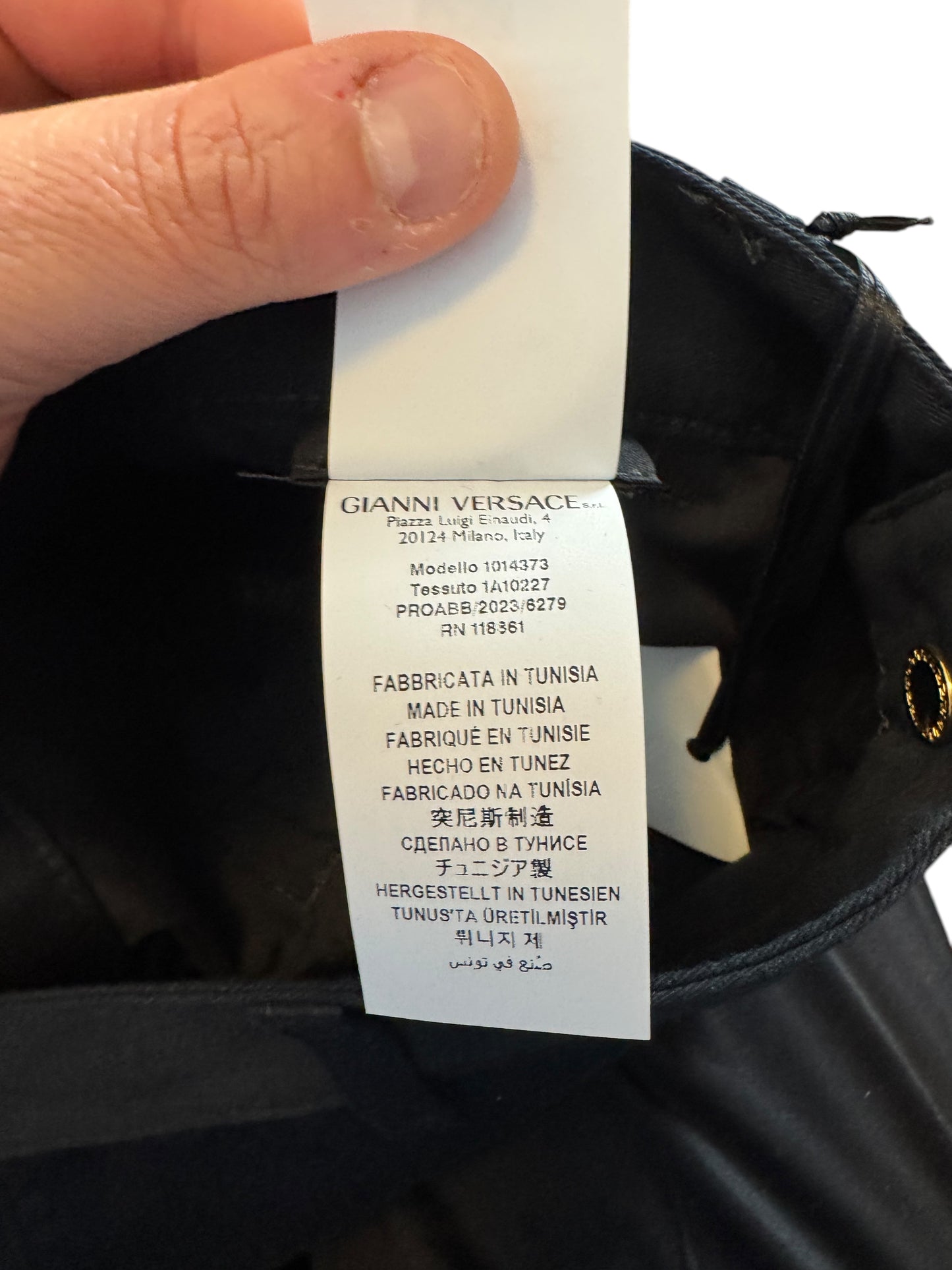 Bermuda Cargo Versace Nero con Stampa Barocco – Taglia 46 – 100% Cotone.