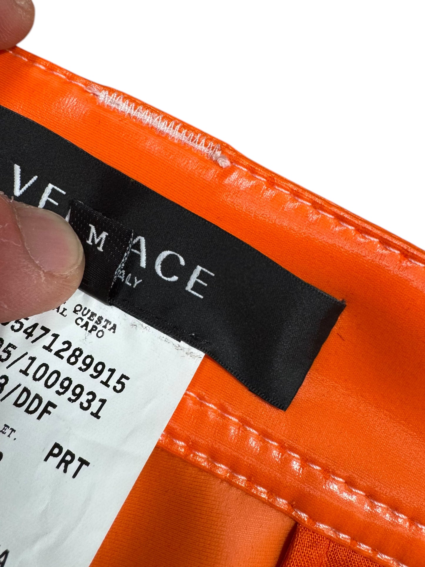 Versace Shorts Uomo Arancione – Effetto Lucido Gommato – Taglia 48