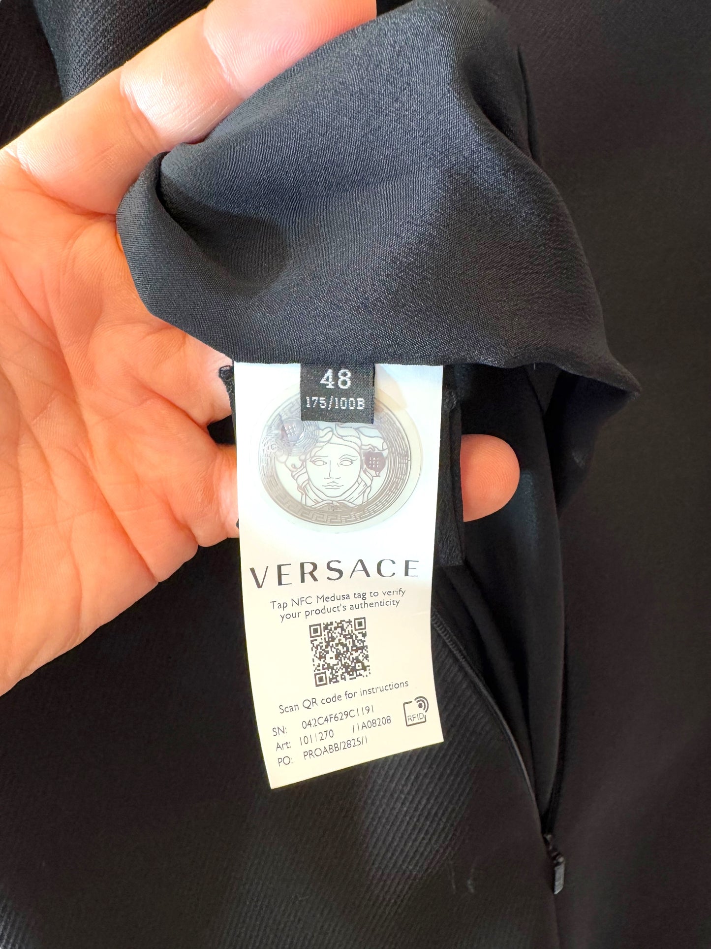 Abito mini nero Versace con bottoni Medusa – Taglia IT 48, Nuovo con etichette