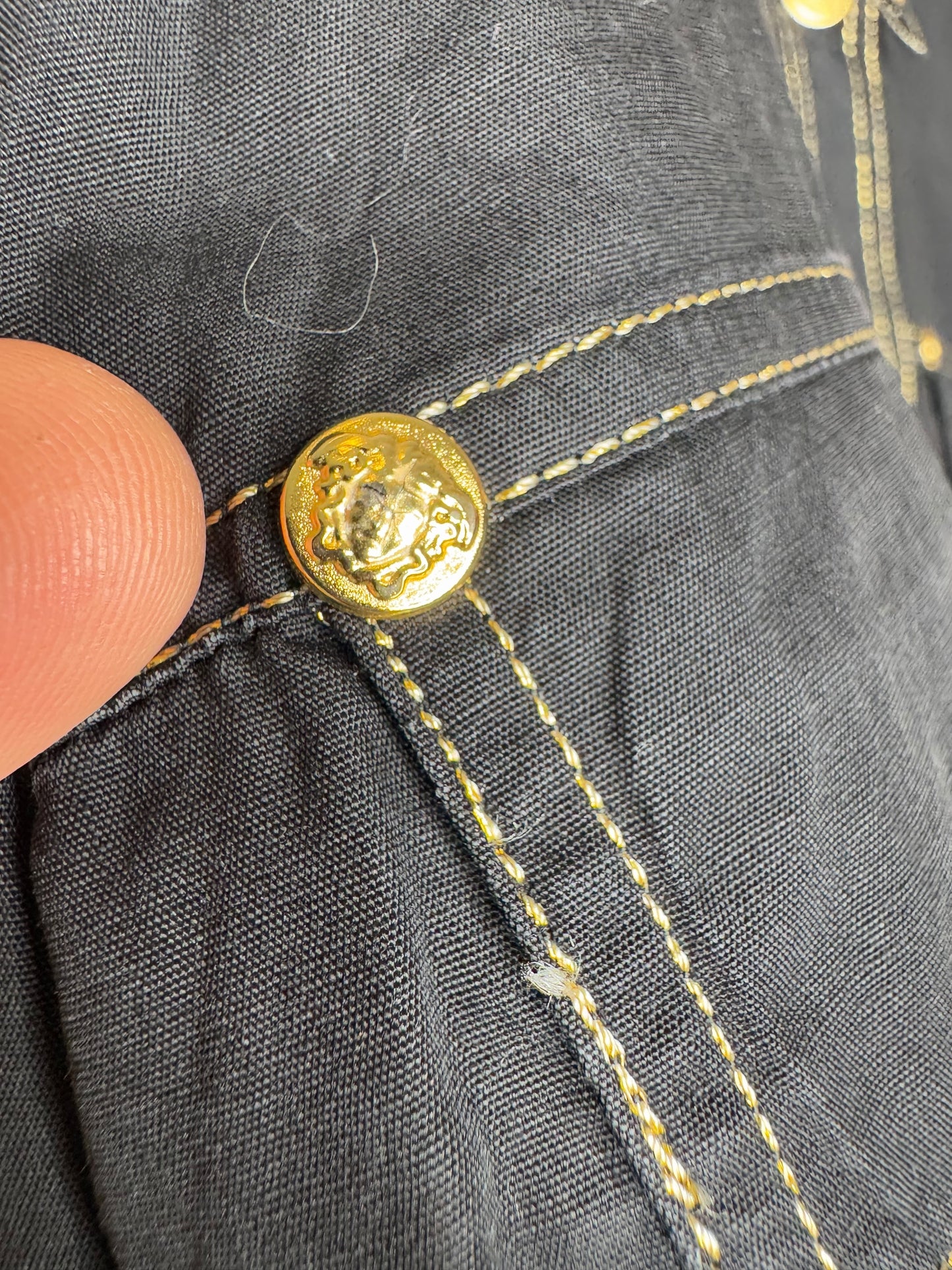 Camicia Vintage Versace Jeans Signature Nera – Bottoni Oro Medusa – Made in Italy – Taglia S