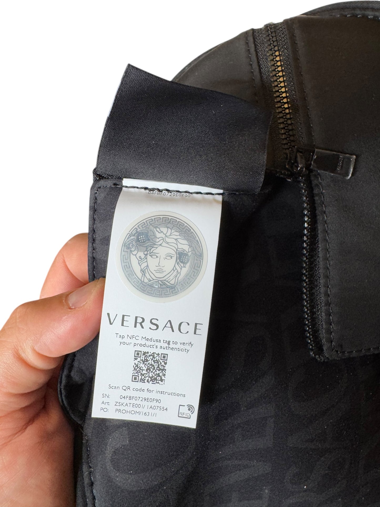 Versace Skateboard Set con Tavola Logo Repeat, Ruote e Custodia