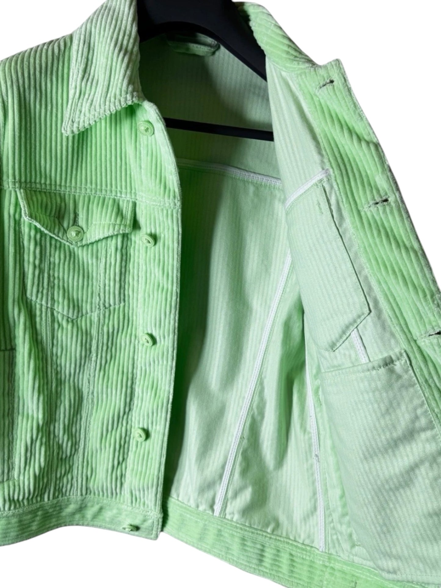 Giacca Versace in velluto a coste verde lime con bottoni
Medusa - Made in Italy.