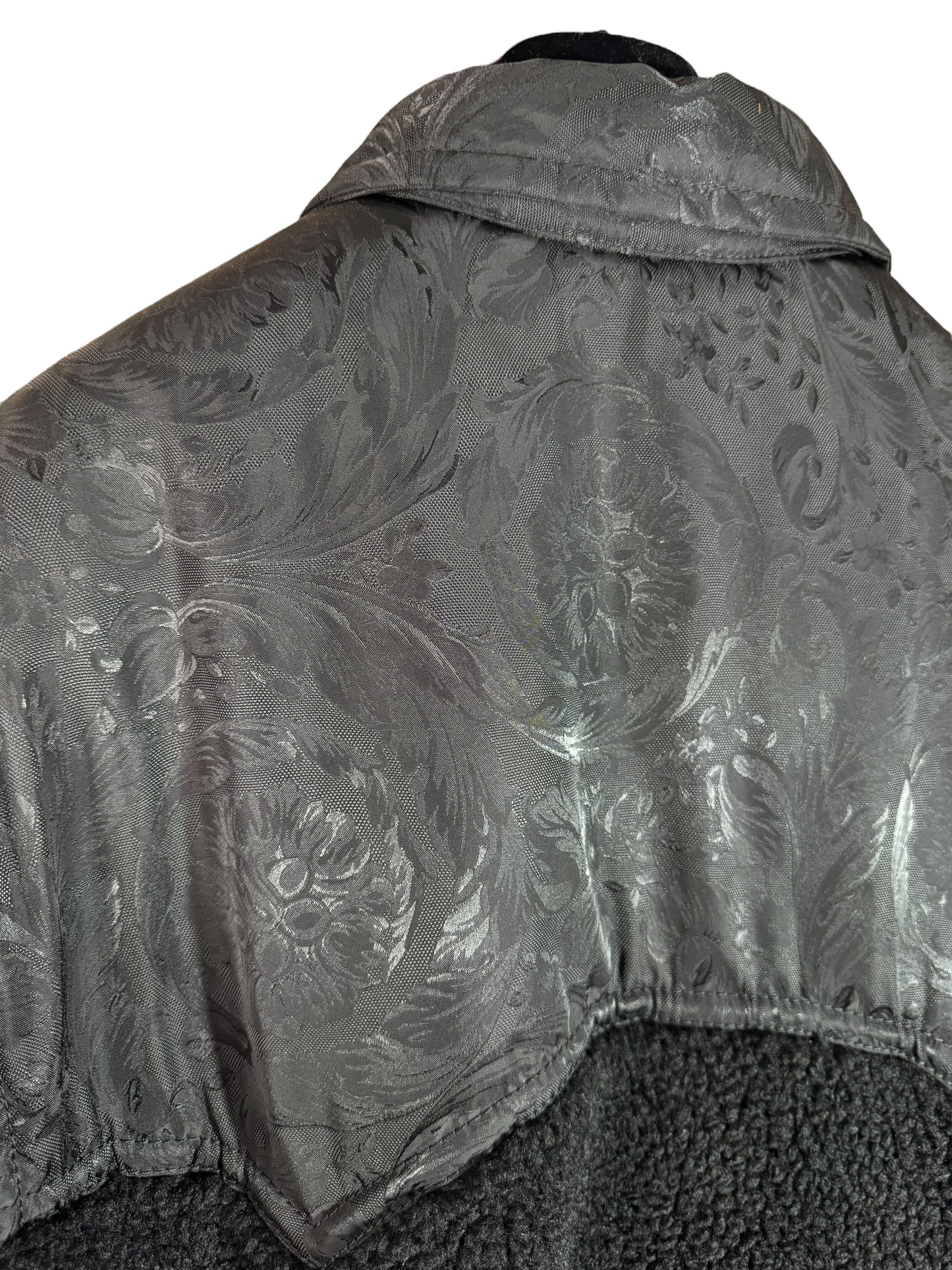 Giacca Versace nera in eco shearling con inserti jacquard