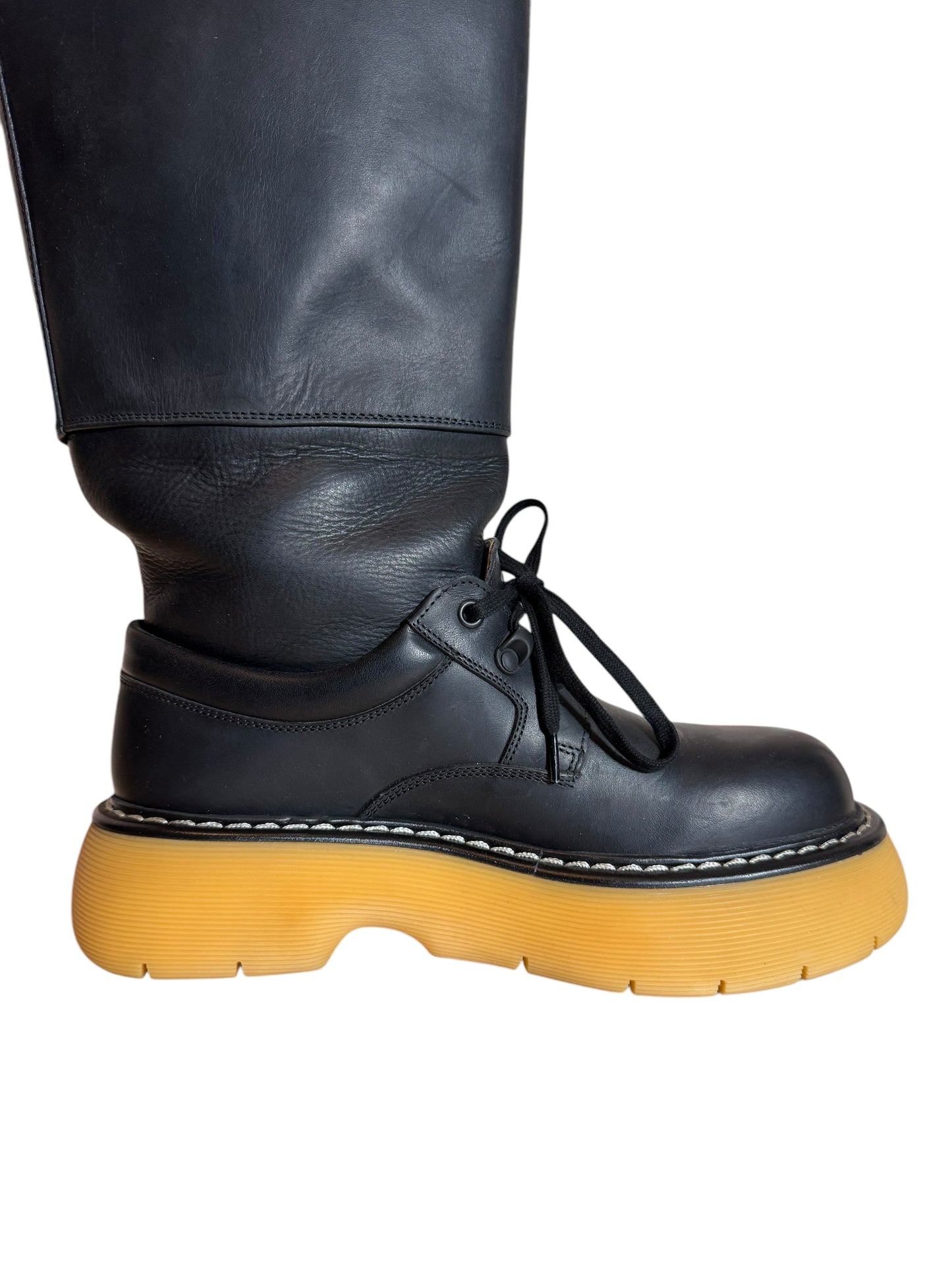 Stivali Bottega Veneta in Pelle Nera con Suola Gialla – Taglia 39