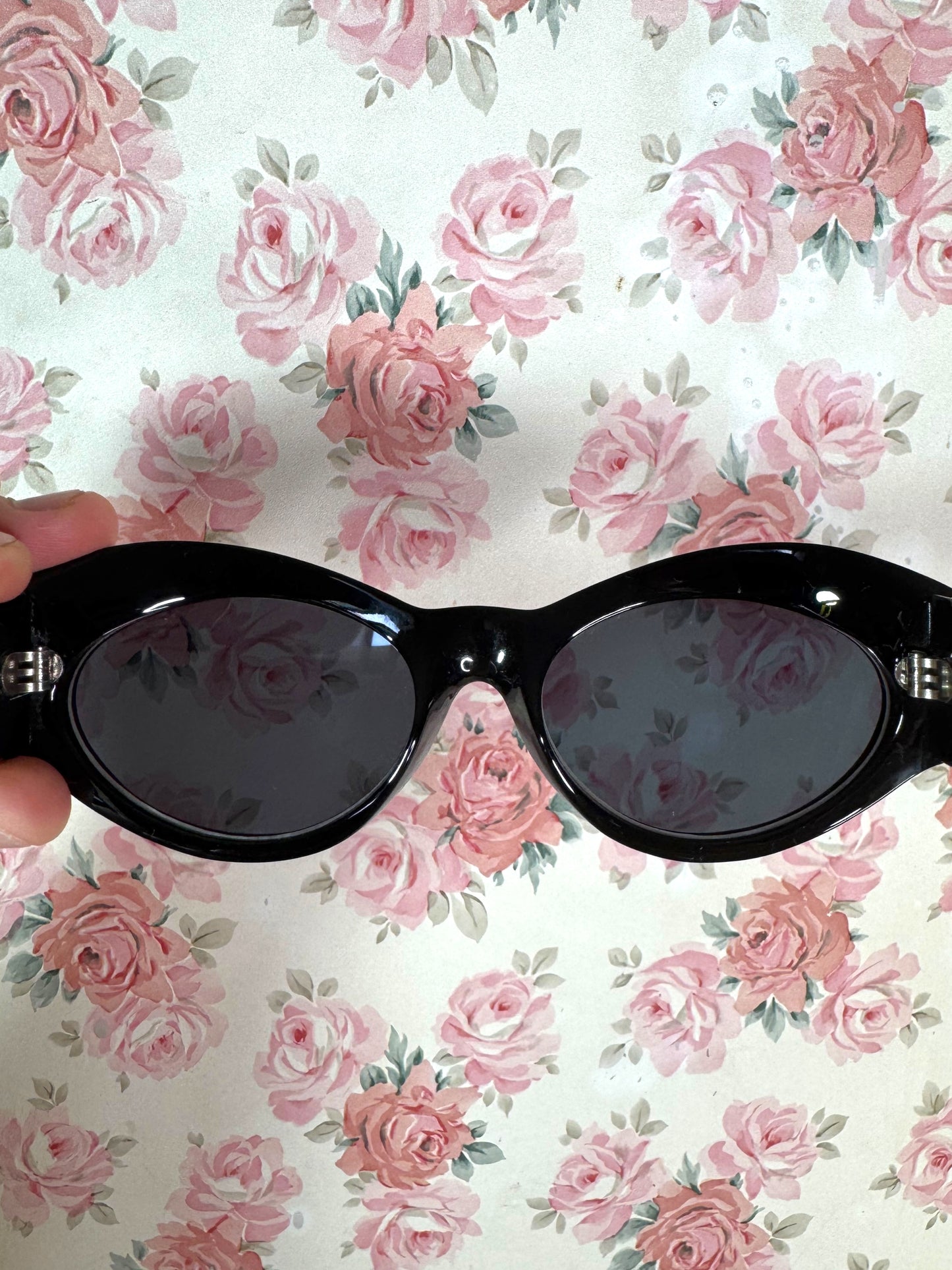 Occhiali da sole vintage Gianni Versace anni ’90 nero con logo Greca dorato