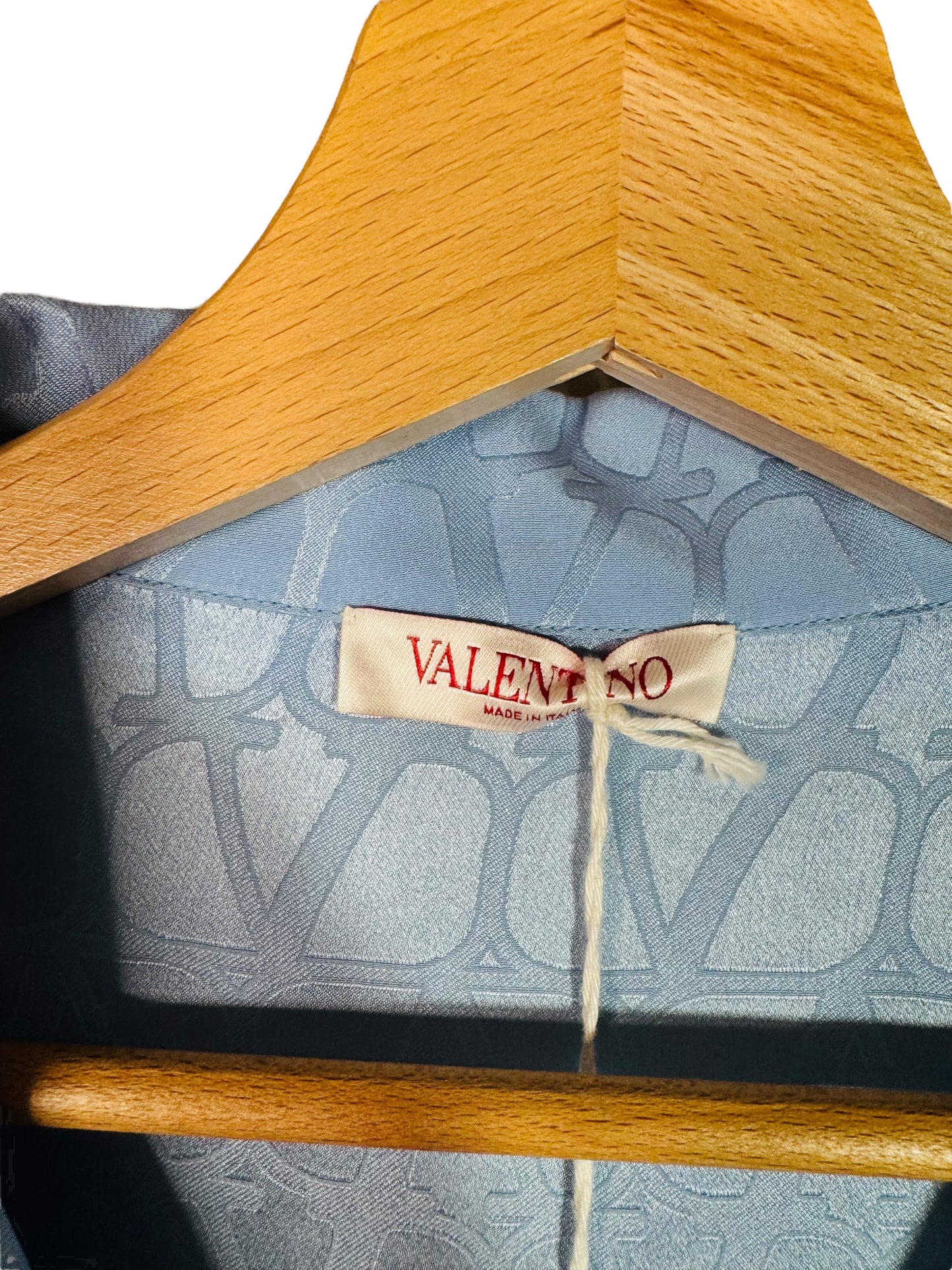Valentino camicia seta azzurra con monogramma V logo tono su tono TG 46