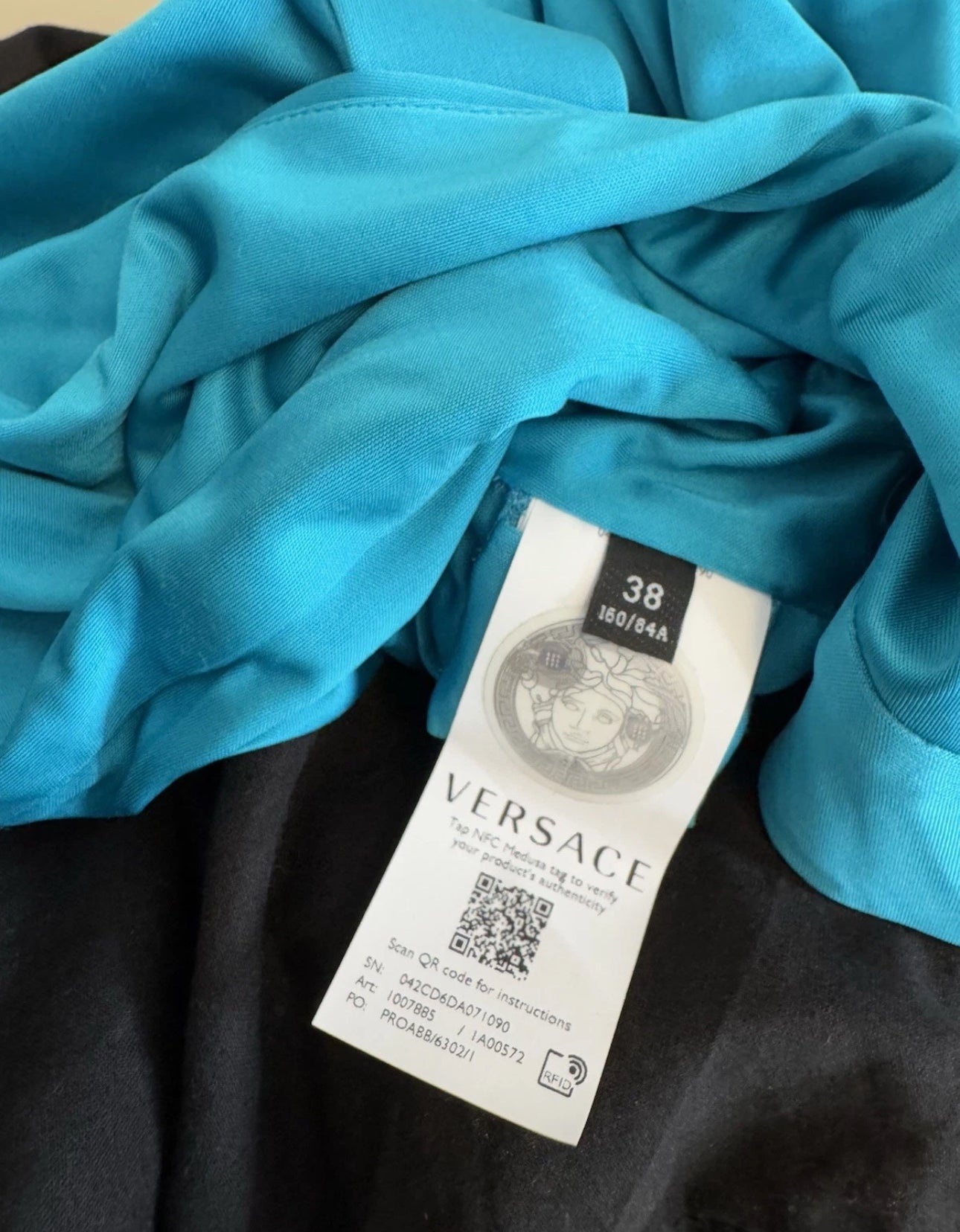 Top Versace Turchese con Cappuccio, Dettaglio Medusa in Argento, Size 40