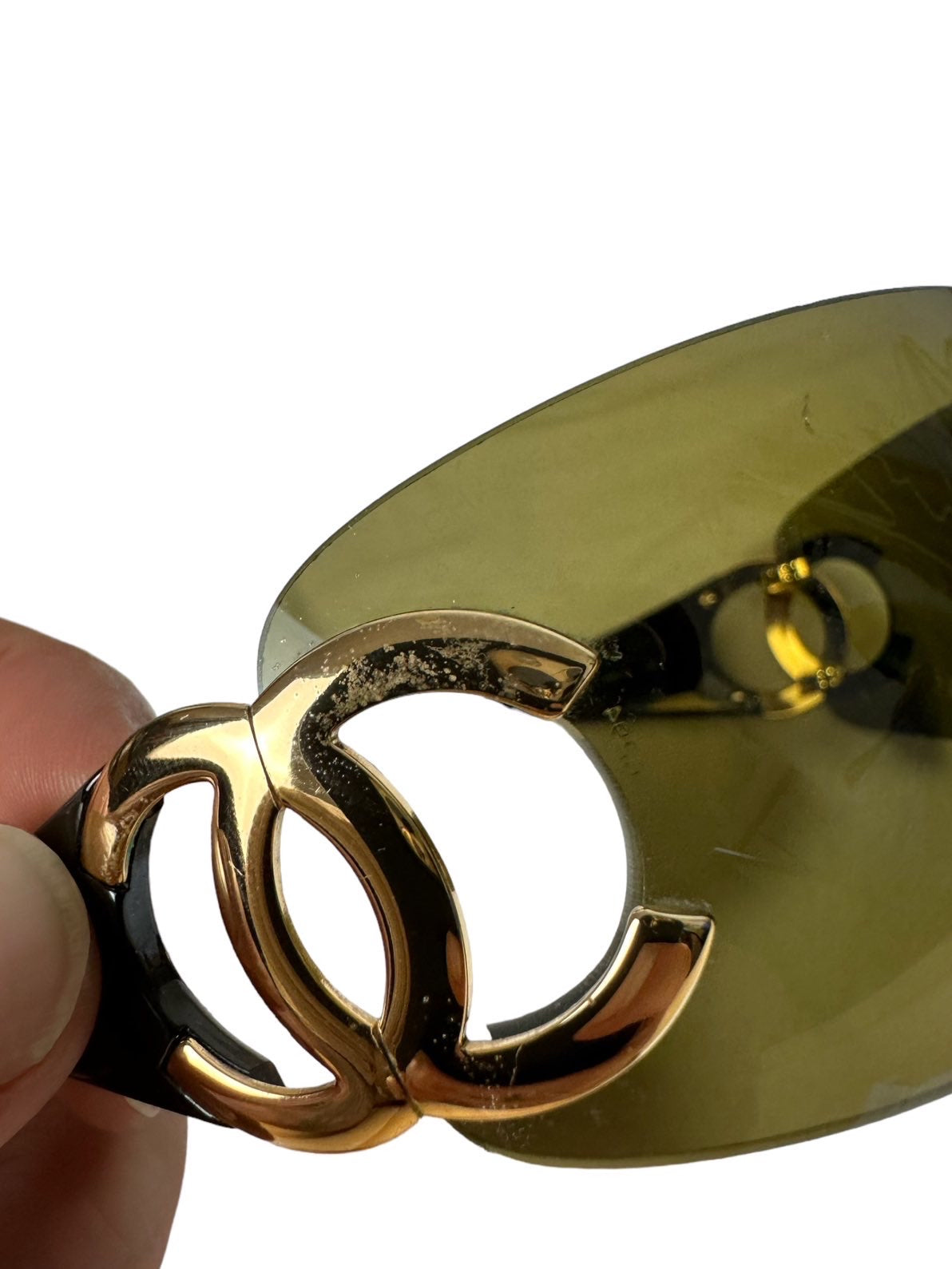 Chanel occhiali vintage con logo.