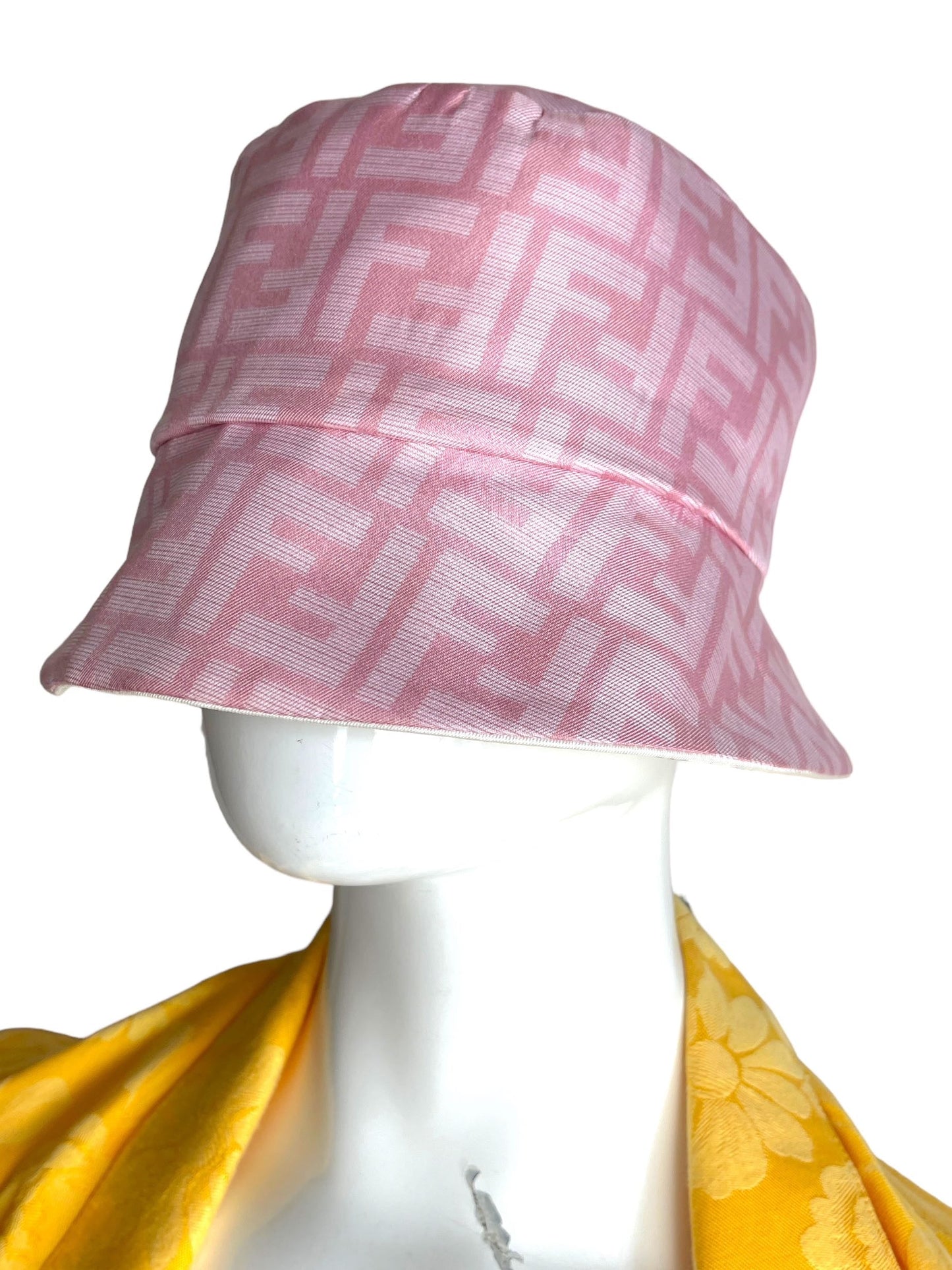 Fendace cappellino in seta