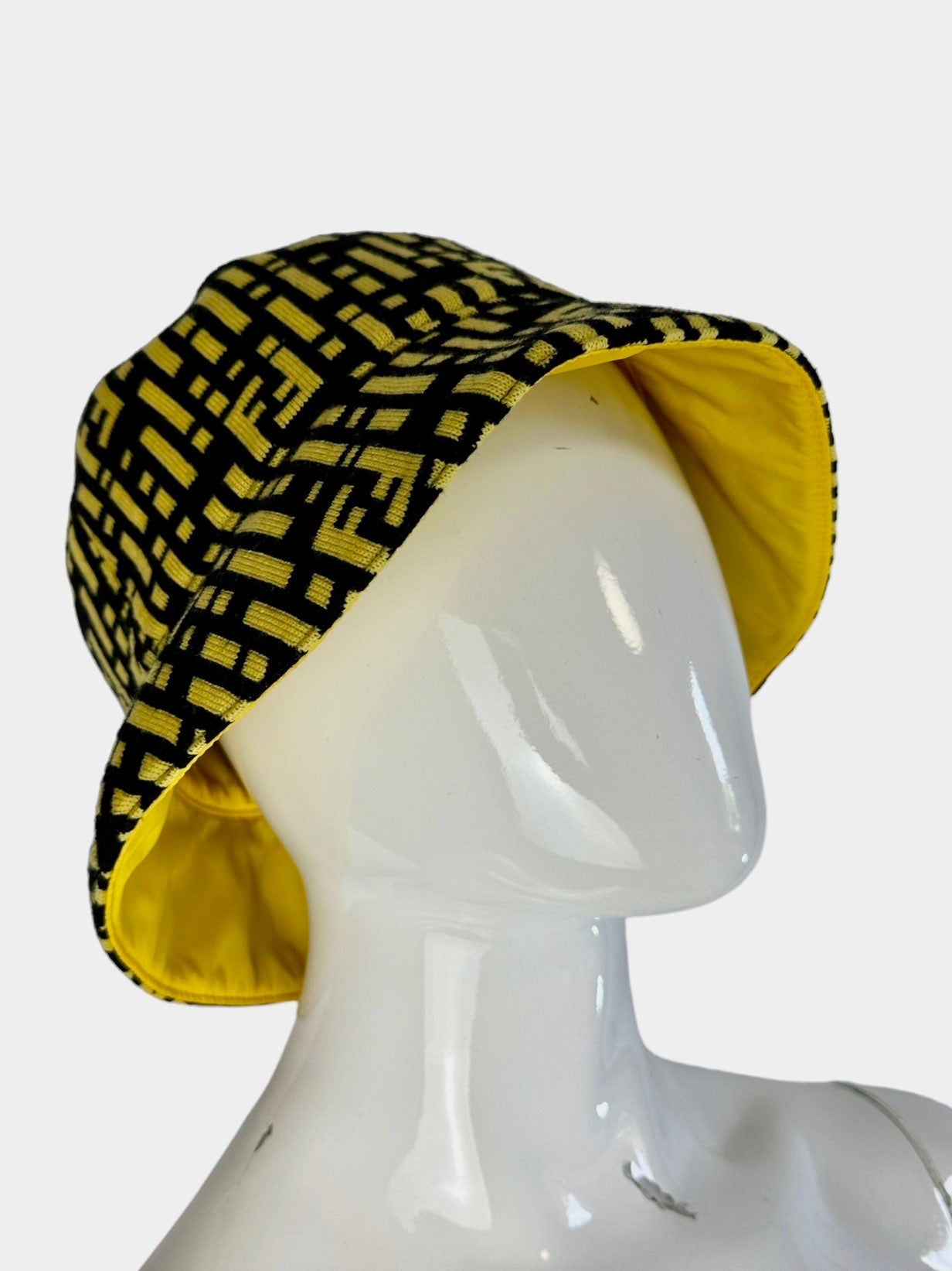 Fendi cappello alla pescatora in lana. (S)