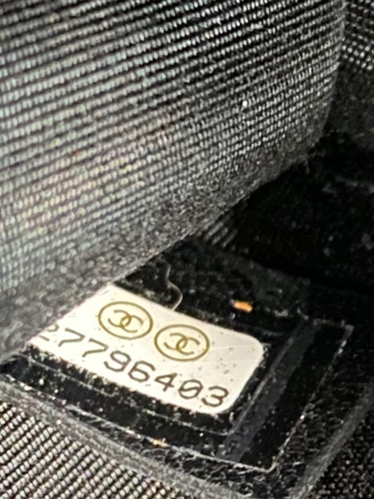 Chanel pochette logo.
