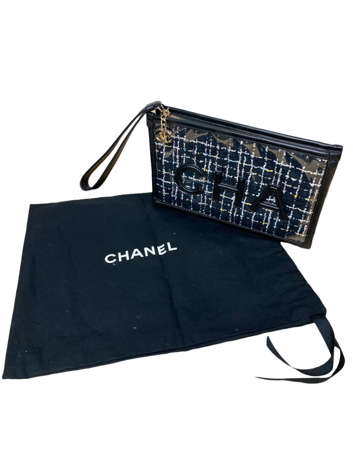 Chanel pochette logo.