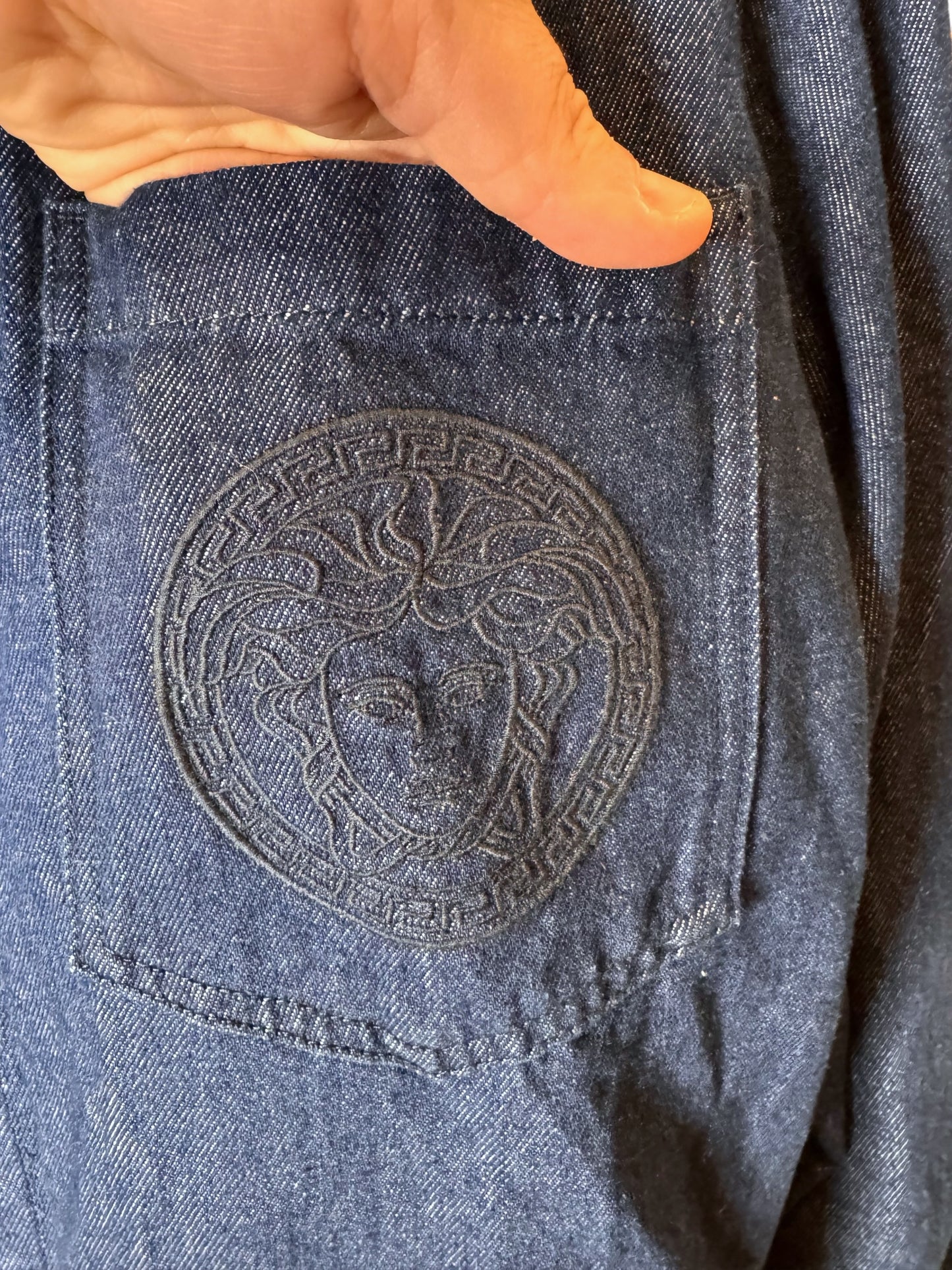 Giacca Camicia Versace in Denim con Medusa Ricamata – Taglia 56
