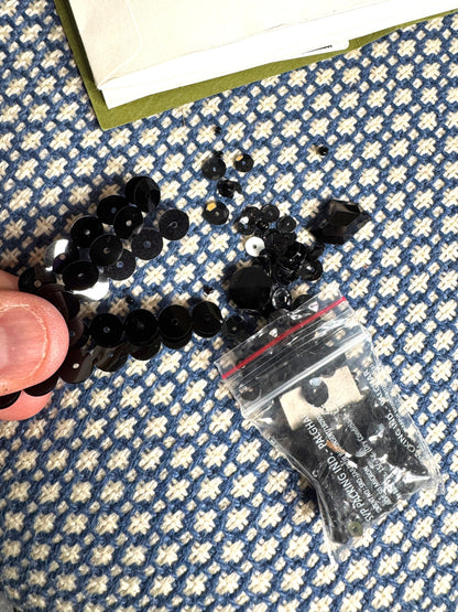 Abito lungo Gucci in seta con paillettes nere e dettagli cuore Made In Italy