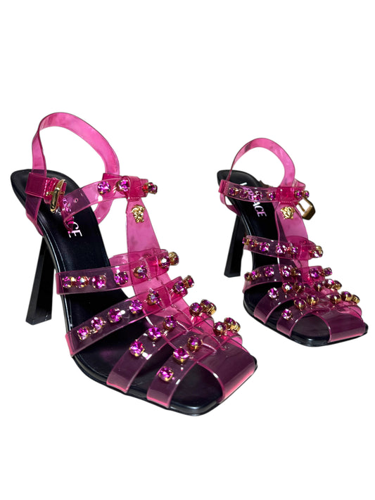 Sandali Versace in PVC rosa con cristalli e borchie Medusa – Taglia 39 IT – Made in Italy