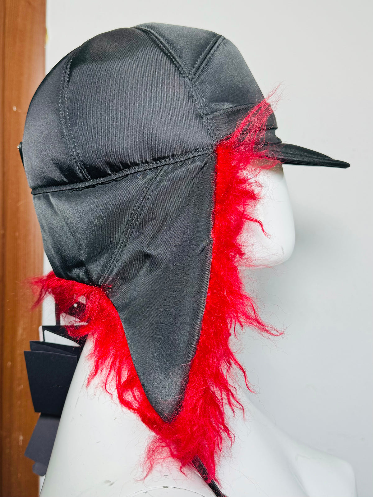 Cappello Prada con paraorecchie e pelliccia rossa, taglia M — foto 5