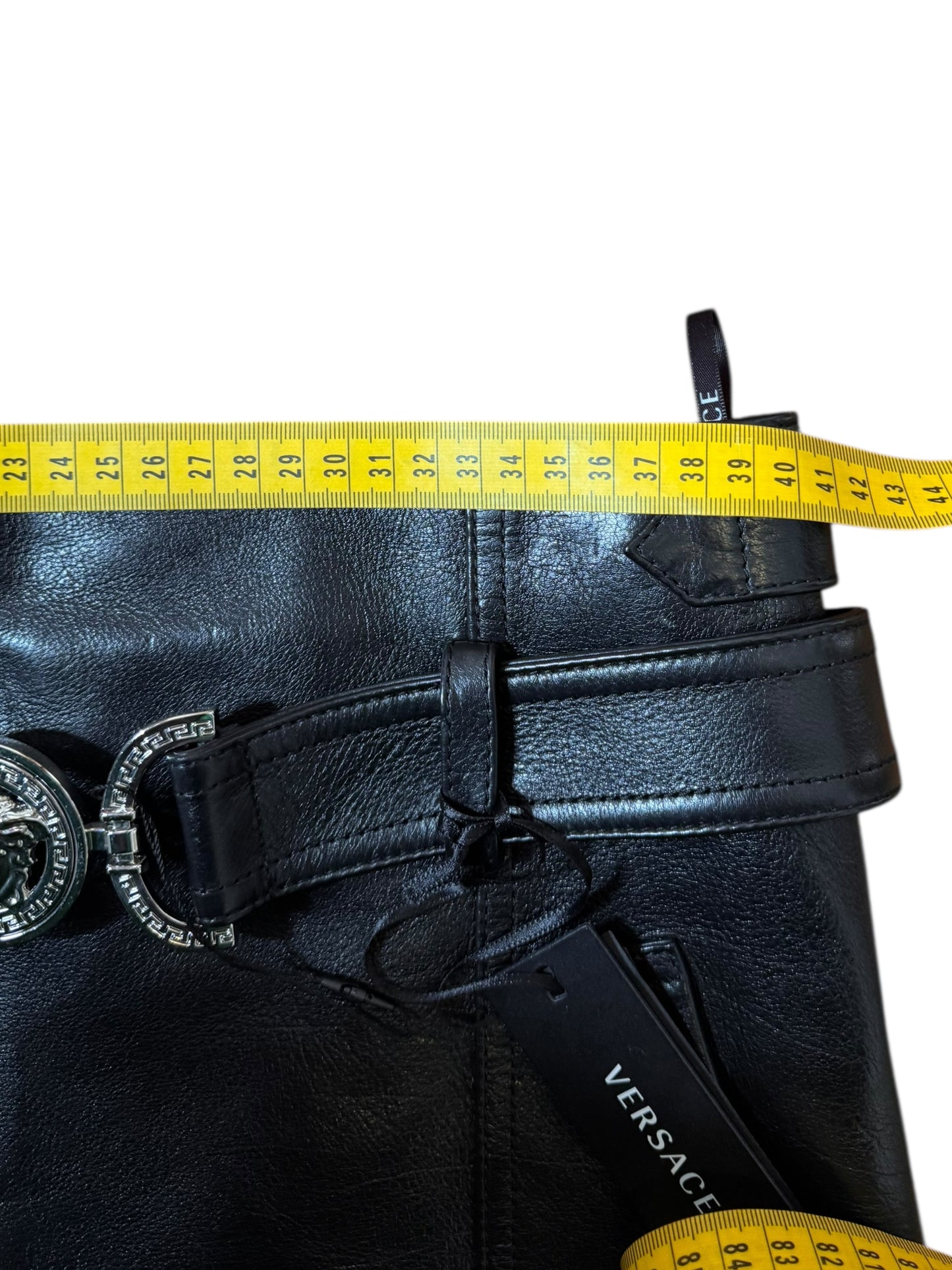 Minigonna Versace in pelle nera con cintura Medusa, Made in Italy