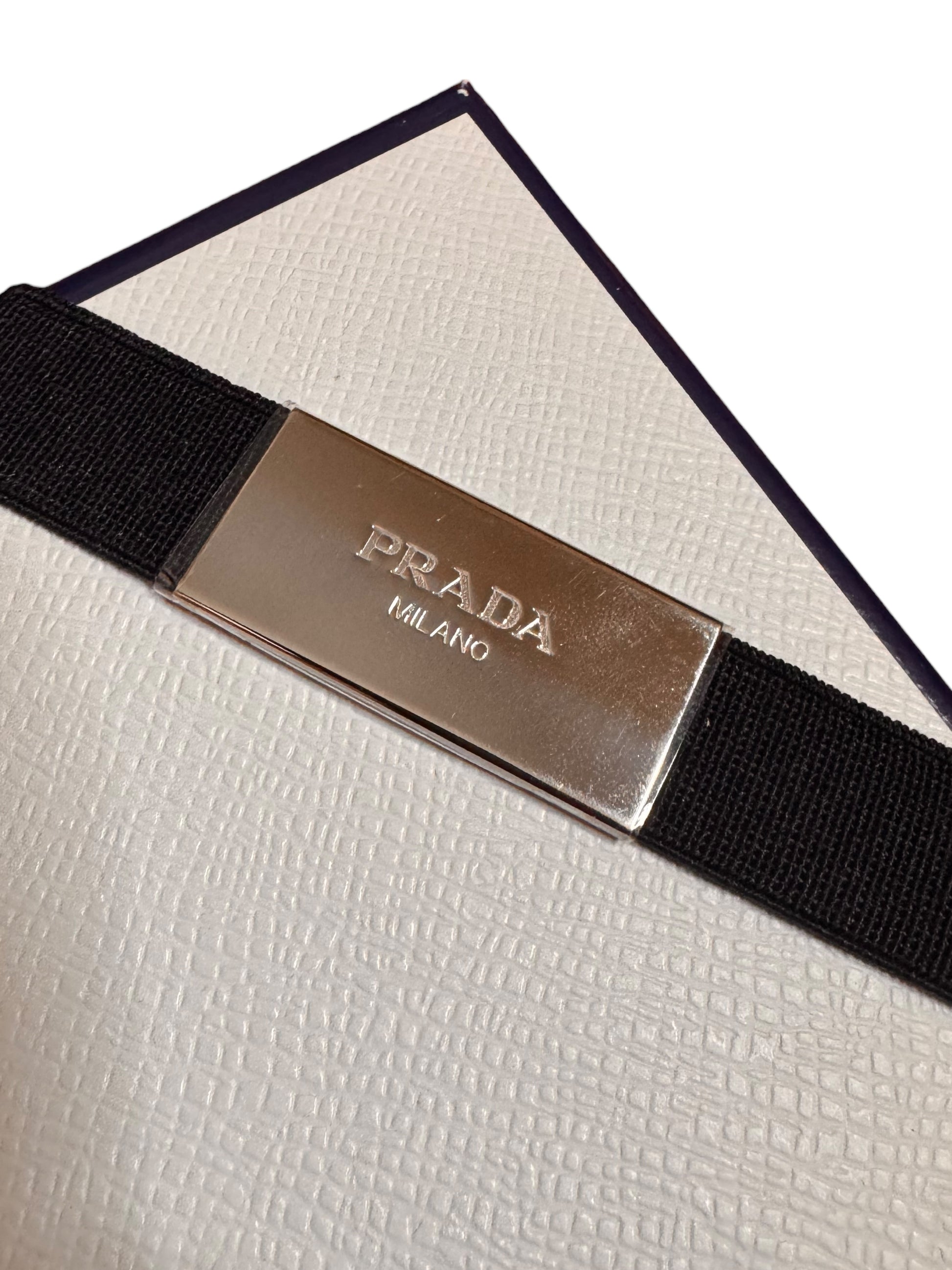 Guanti lunghi Prada in pelle e nylon neri con logo triangolo taglia 7½ — foto 6
